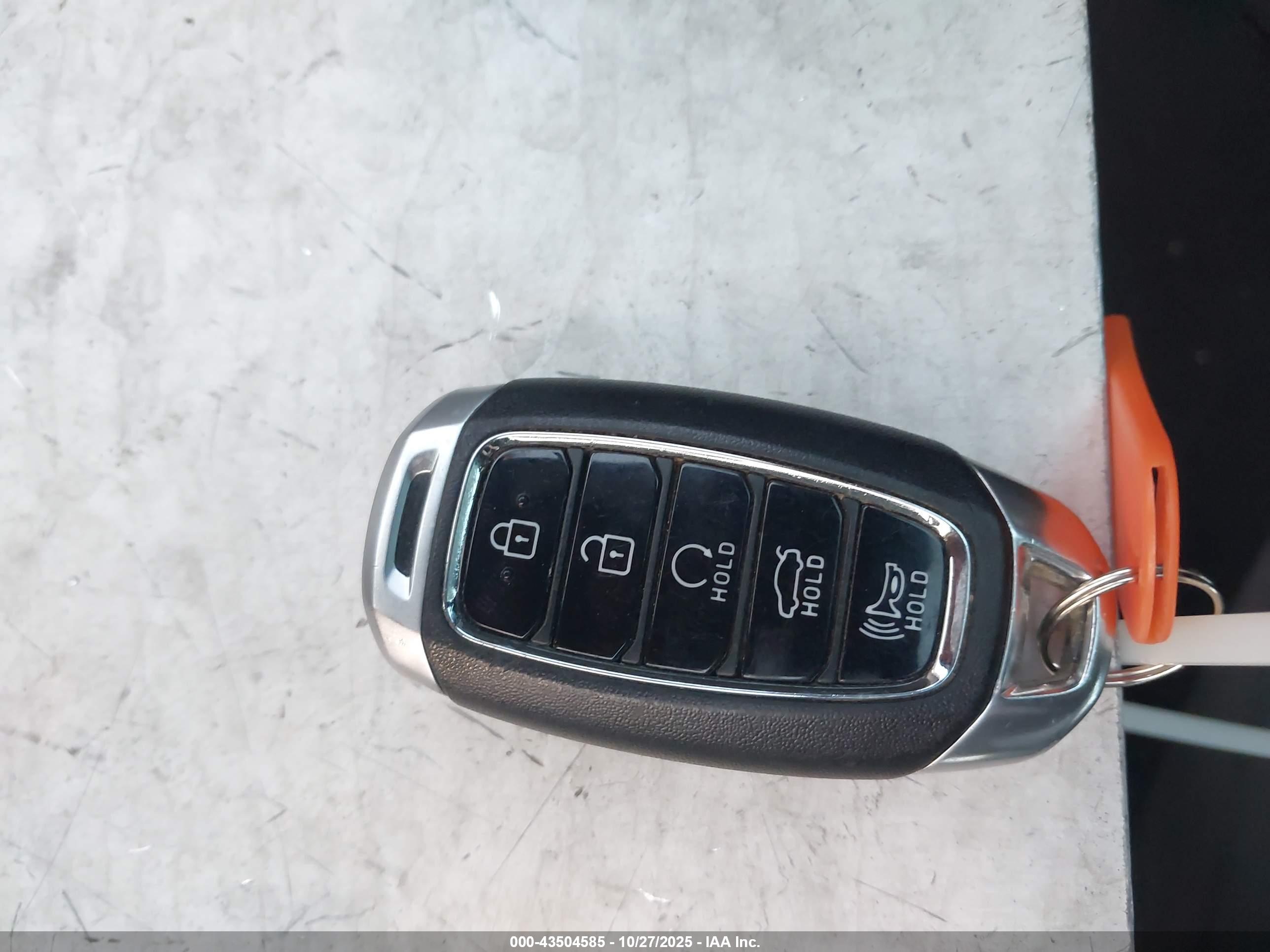HYUNDAI ELANTRA image 11