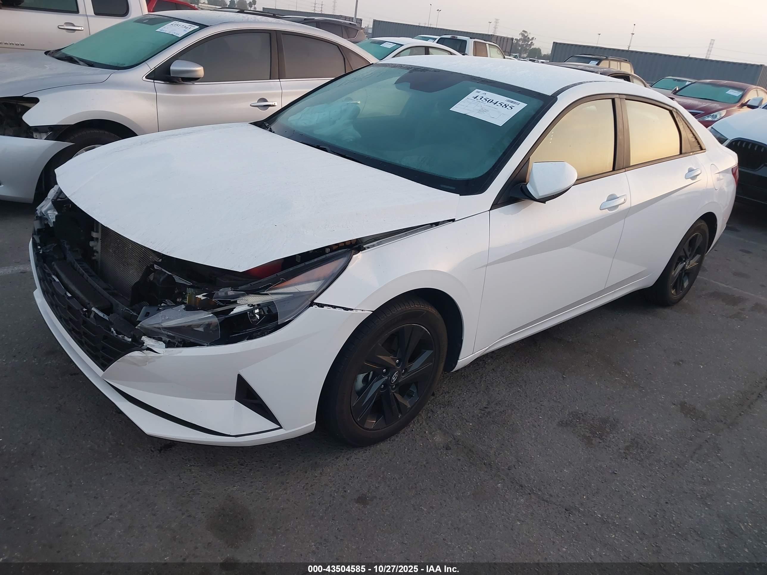 HYUNDAI ELANTRA image 2