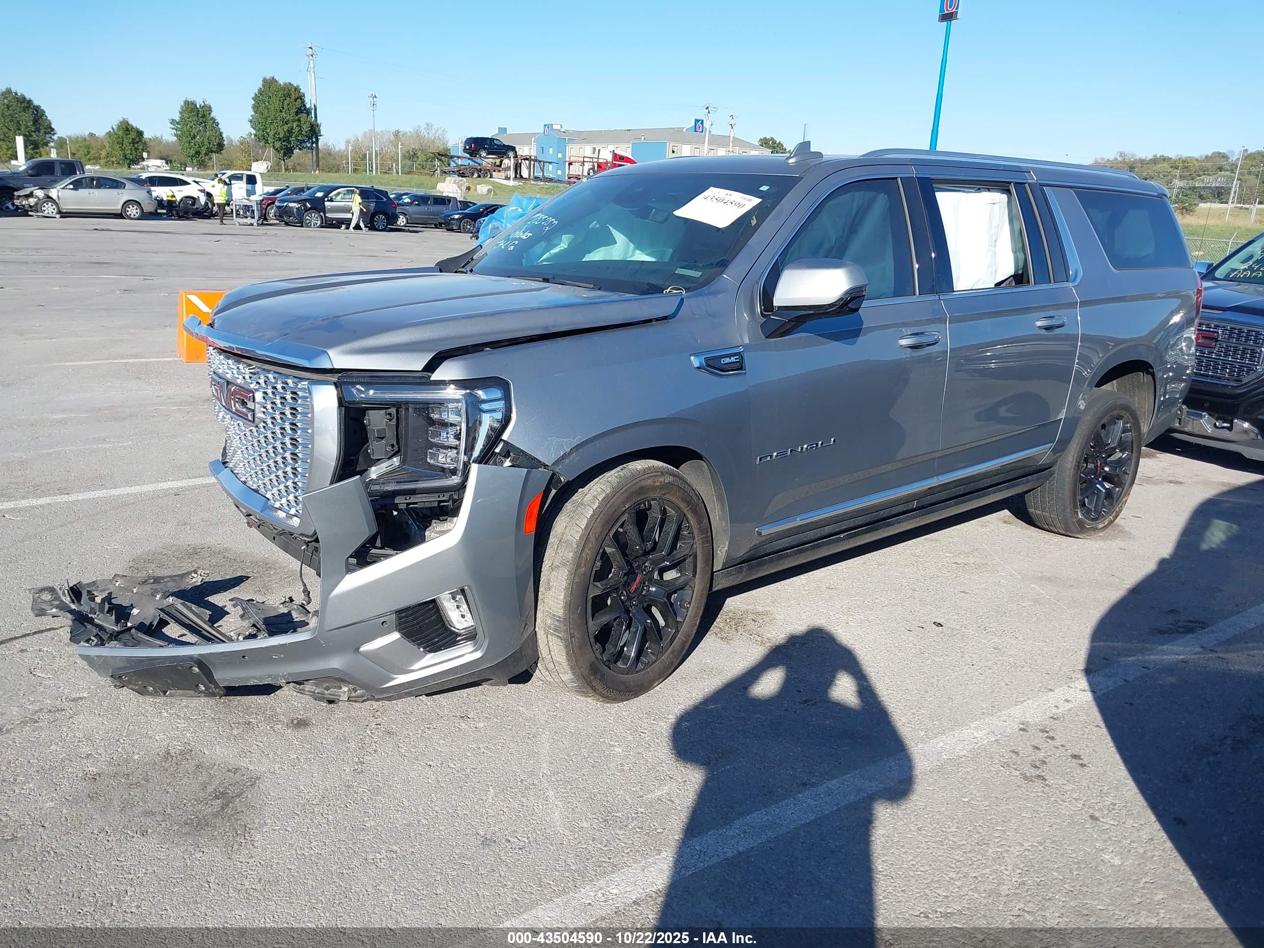 GMC YUKON image 2