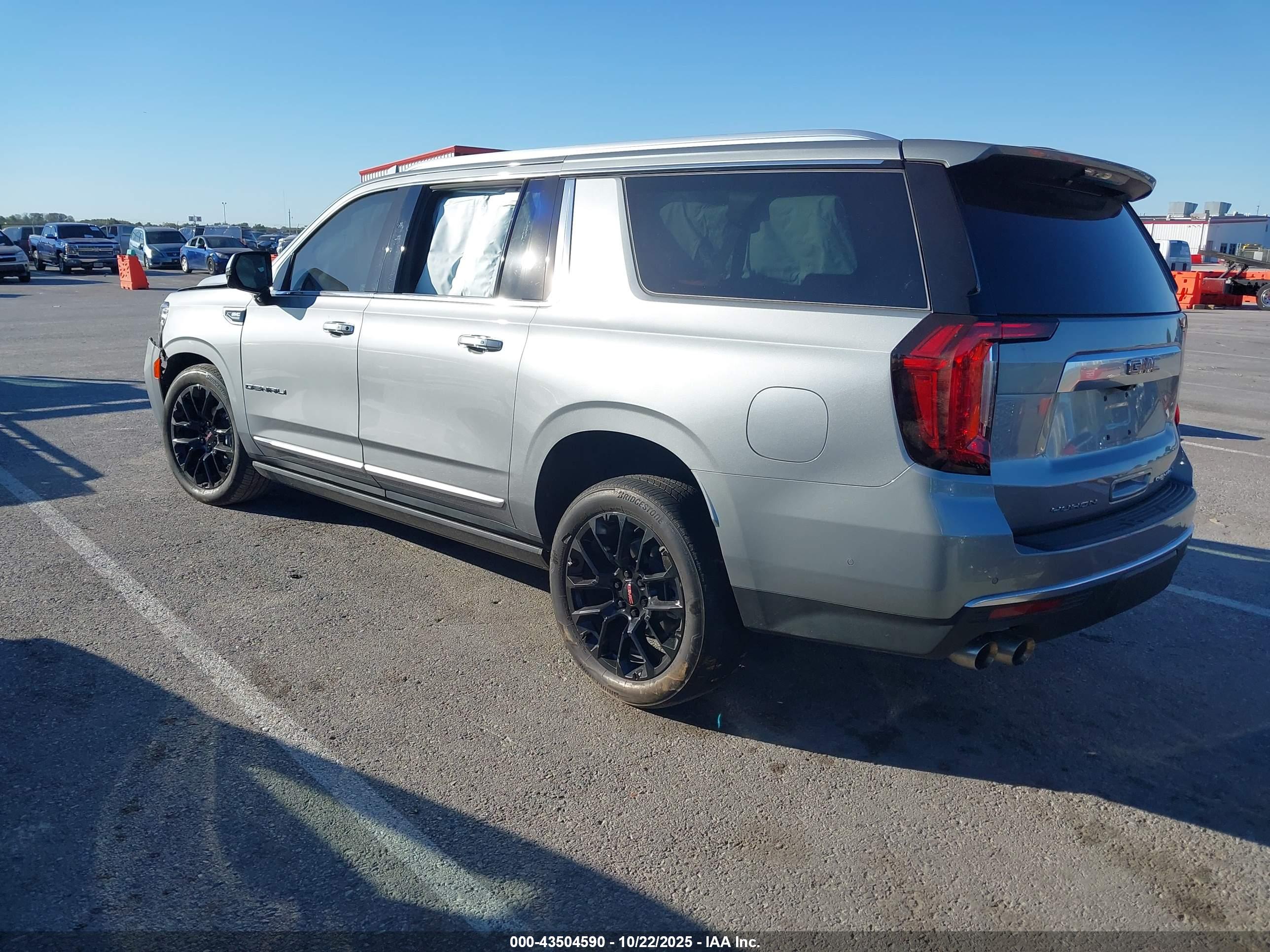GMC YUKON image 3