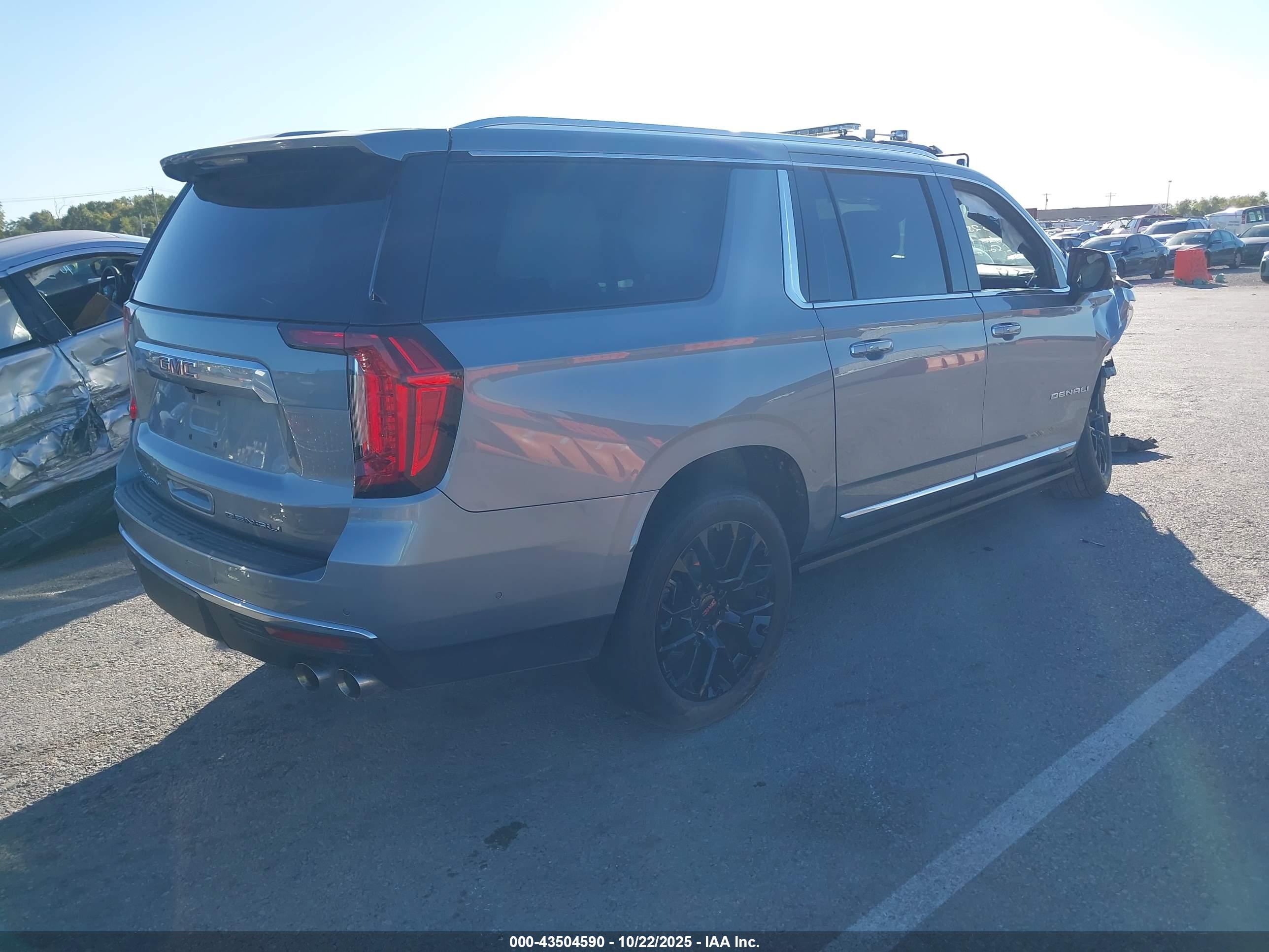 GMC YUKON image 4