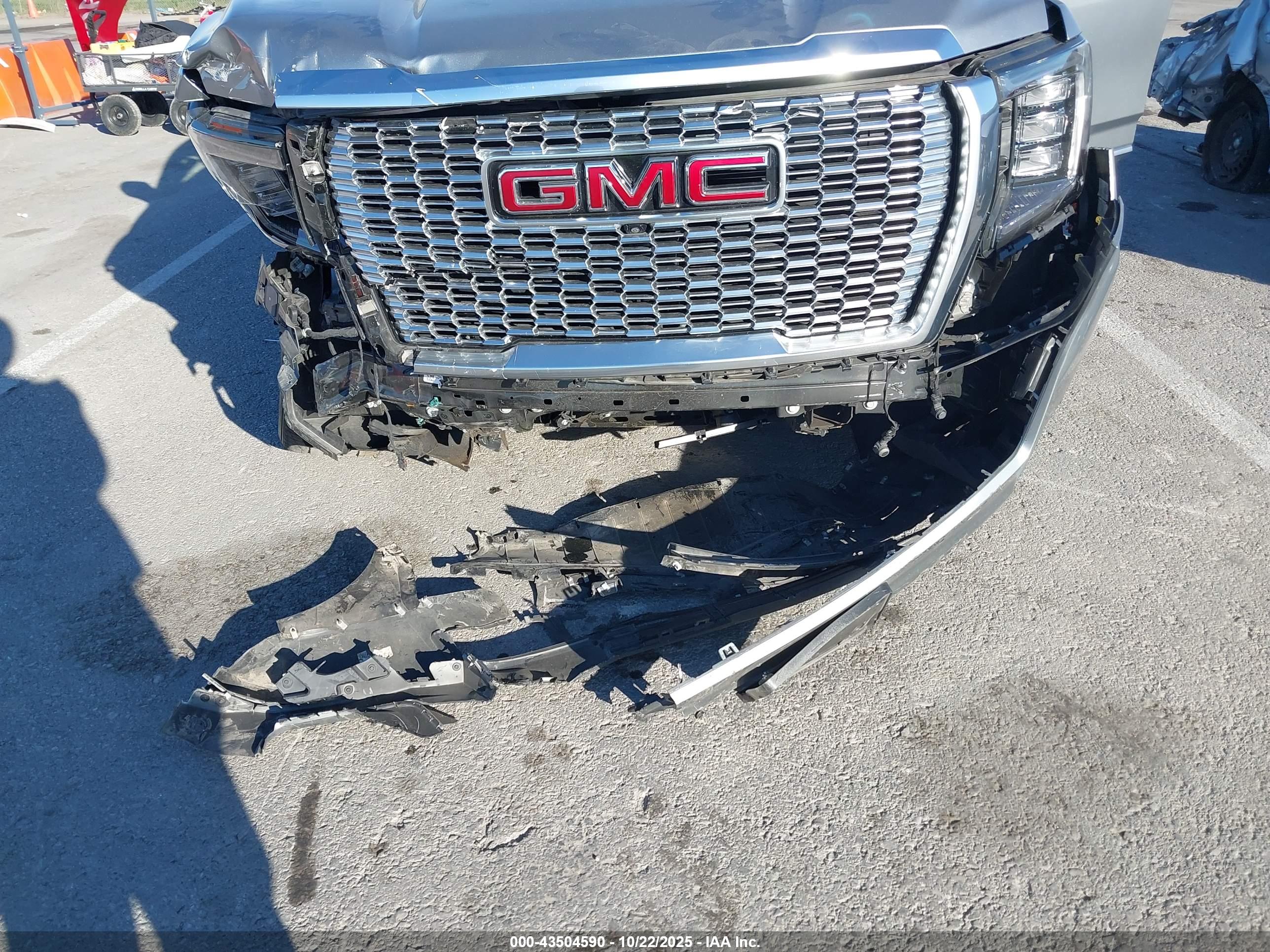 GMC YUKON image 6