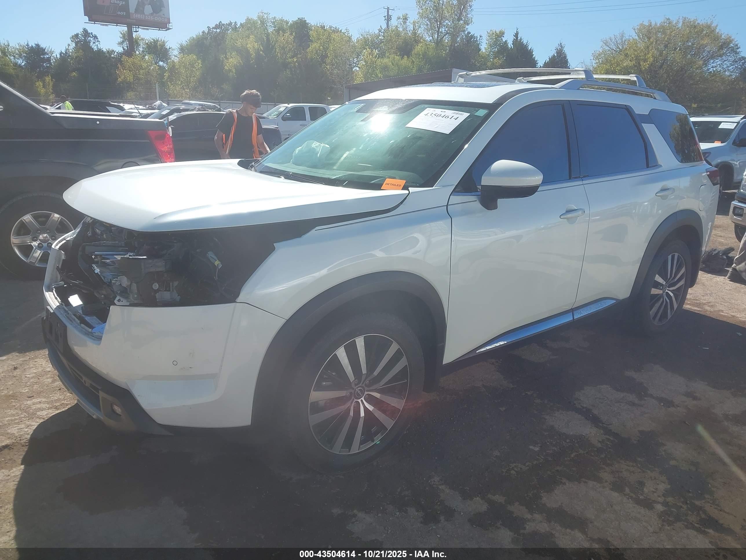 NISSAN PATHFINDER image 2