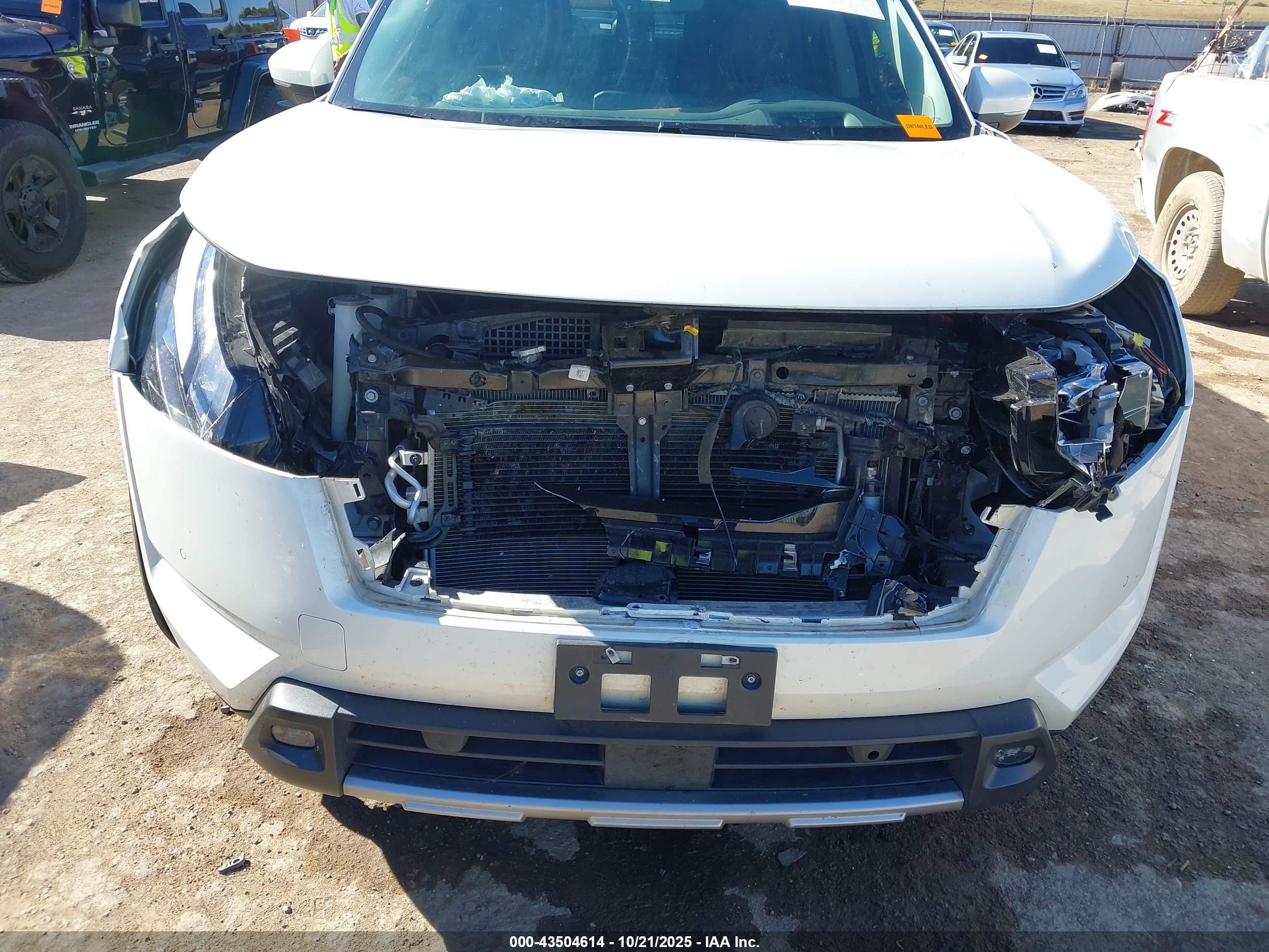 NISSAN PATHFINDER image 6
