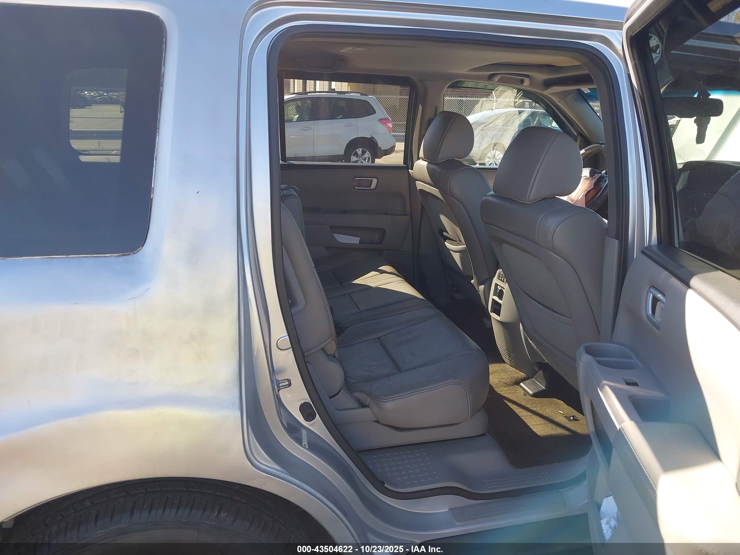 HONDA PILOT image 8