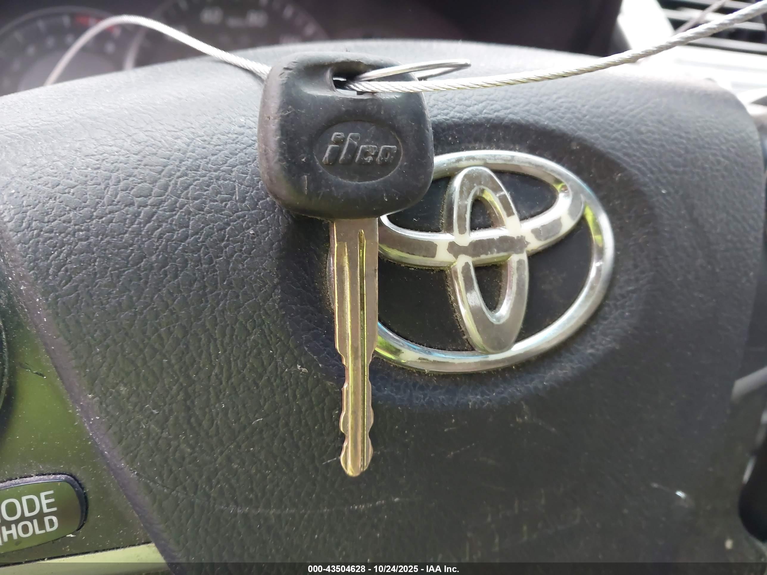 TOYOTA CAMRY image 11