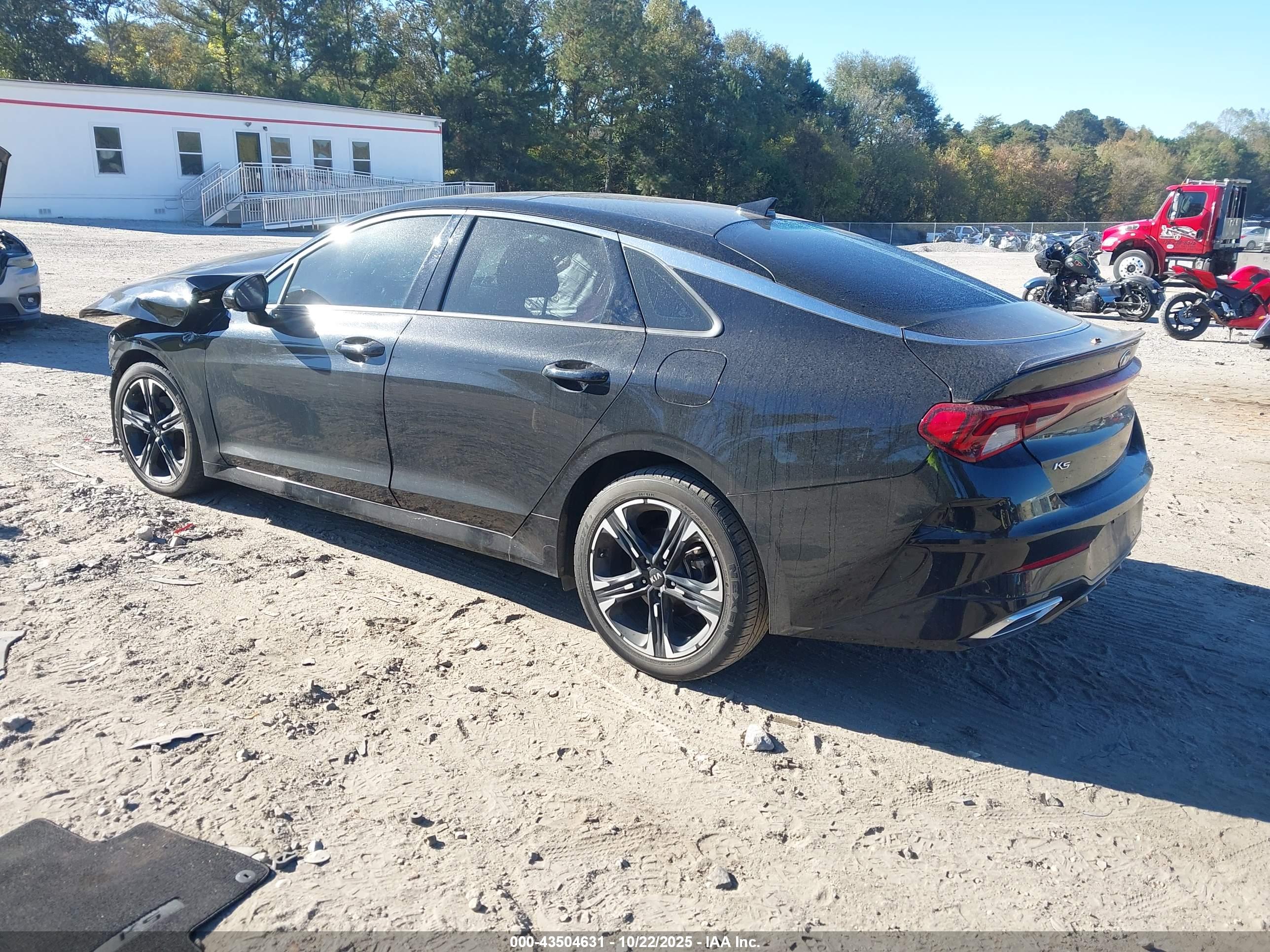 KIA K5 image 3