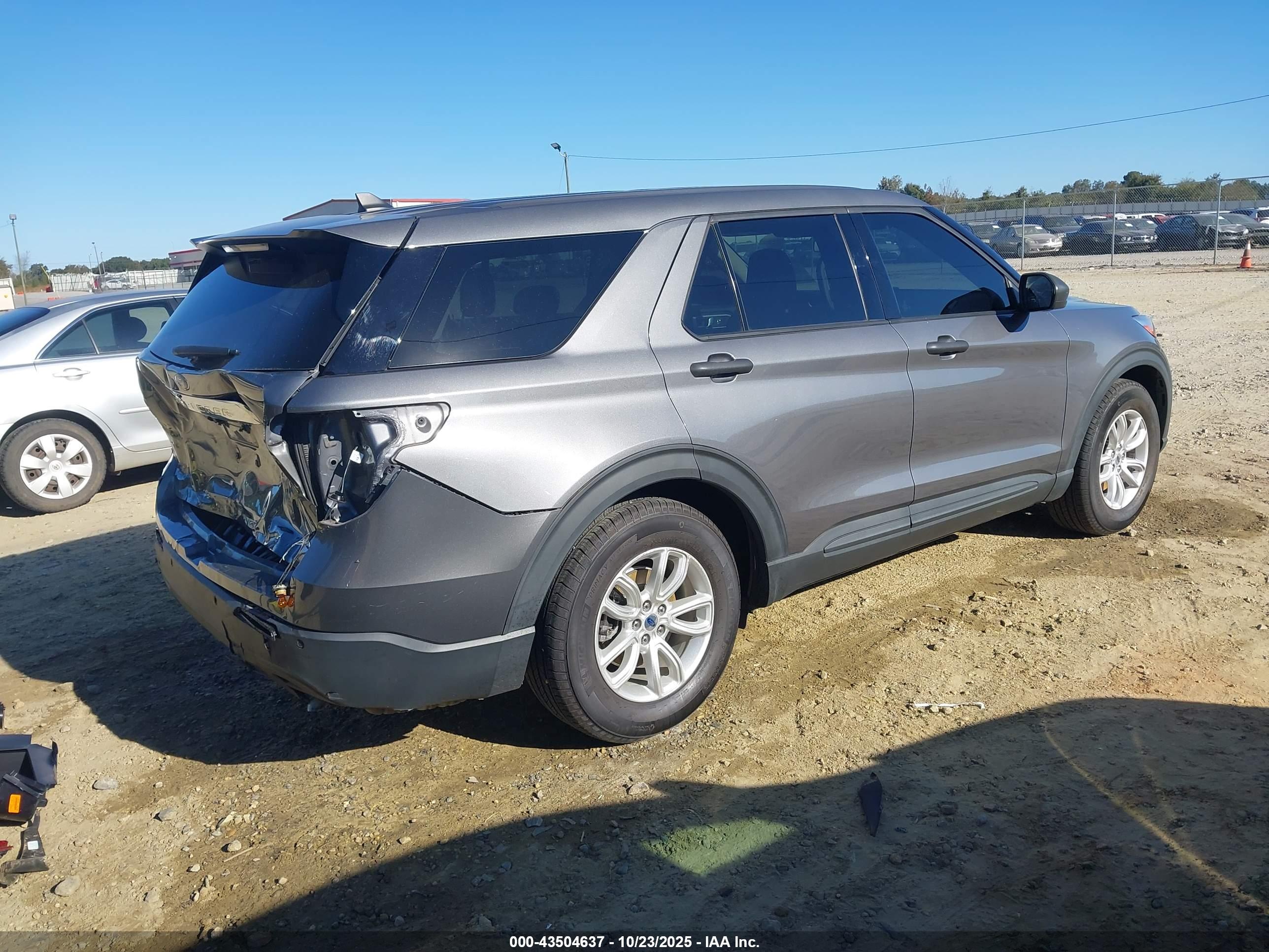 FORD EXPLORER image 4