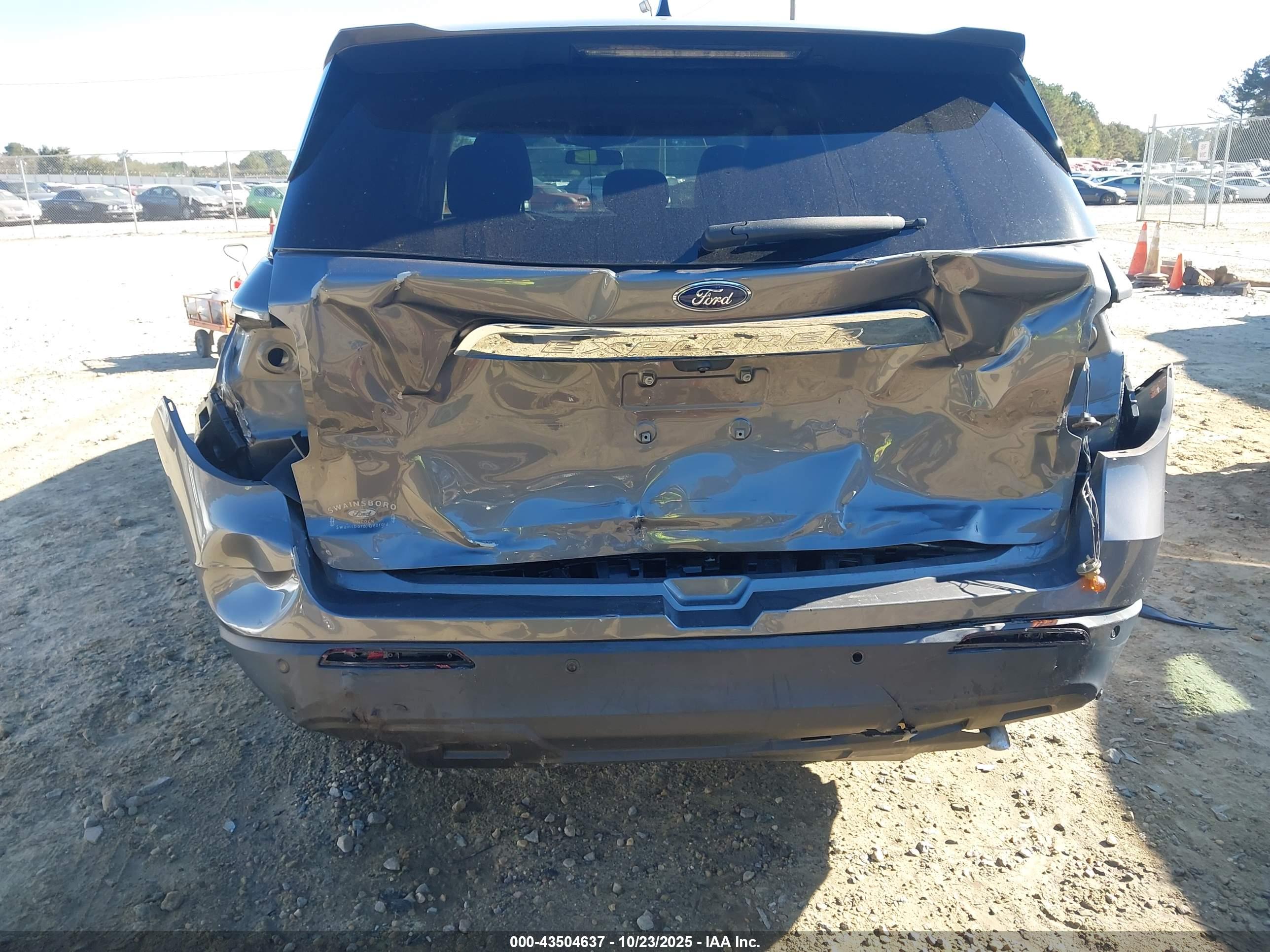 FORD EXPLORER image 6