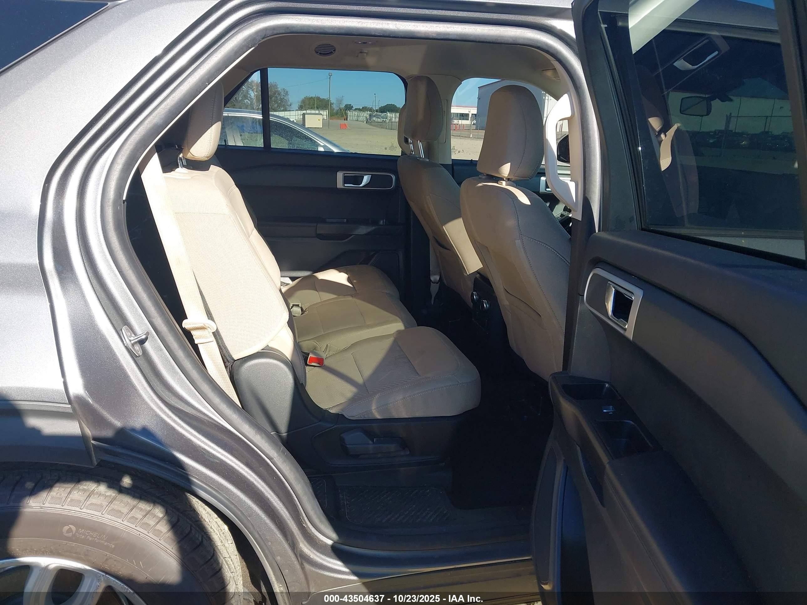 FORD EXPLORER image 8