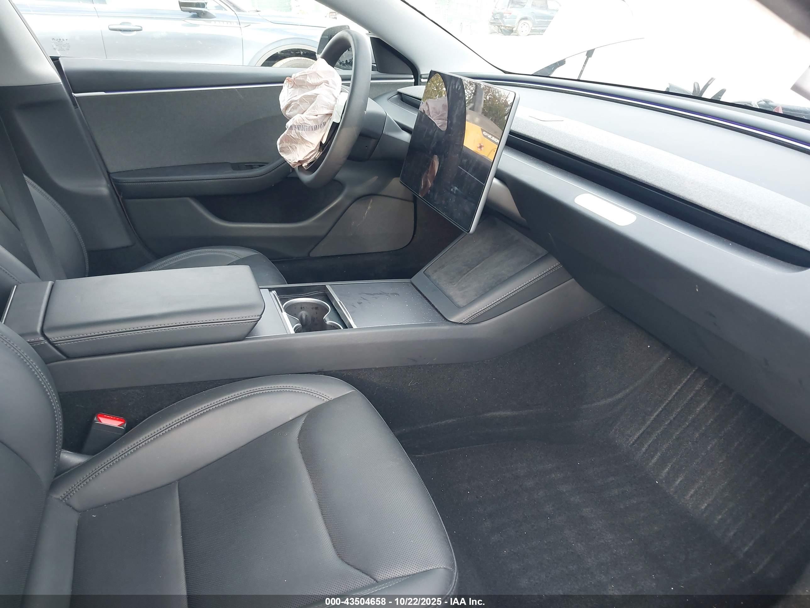 TESLA MODEL image 5