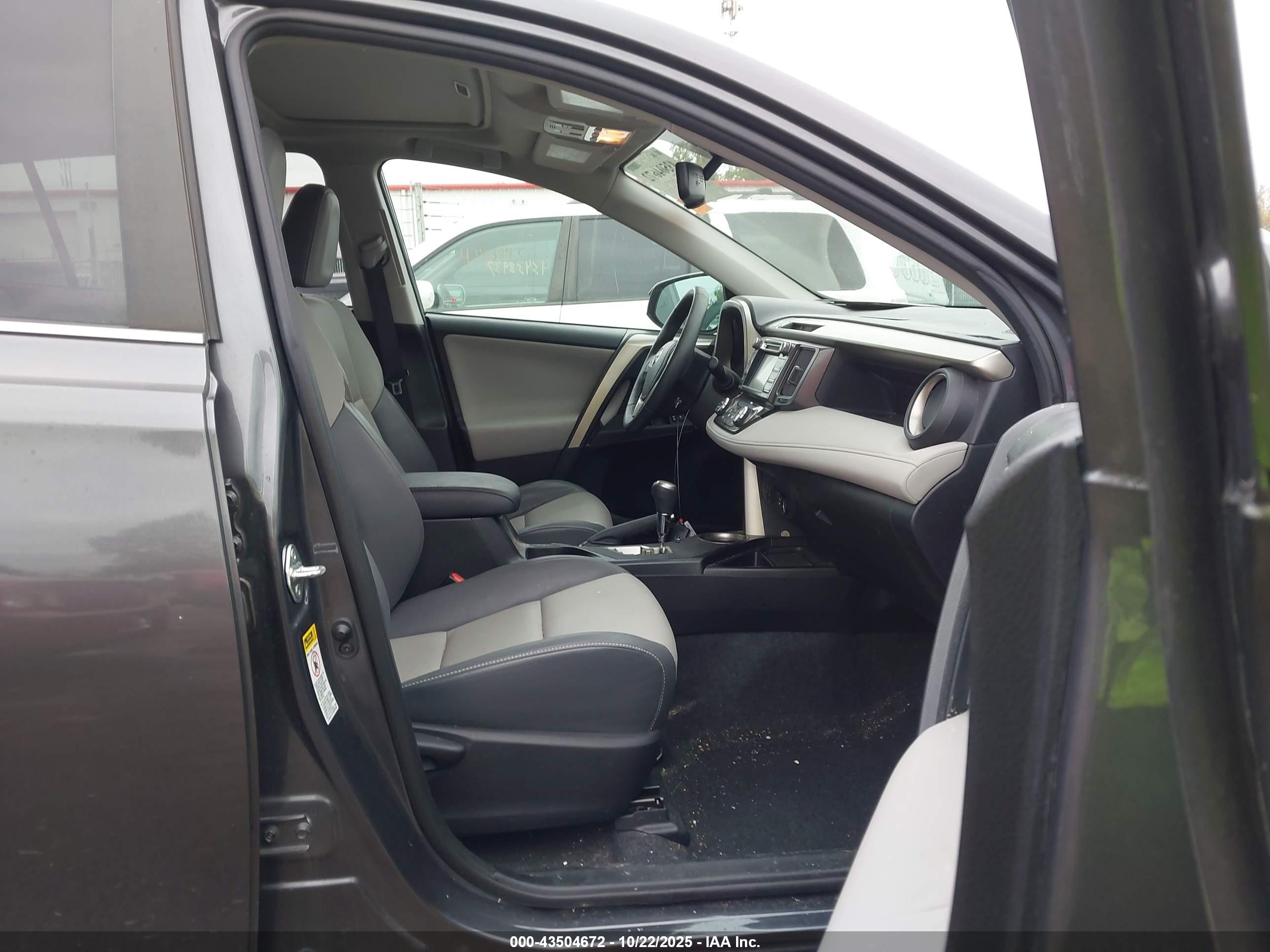TOYOTA RAV4 image 5