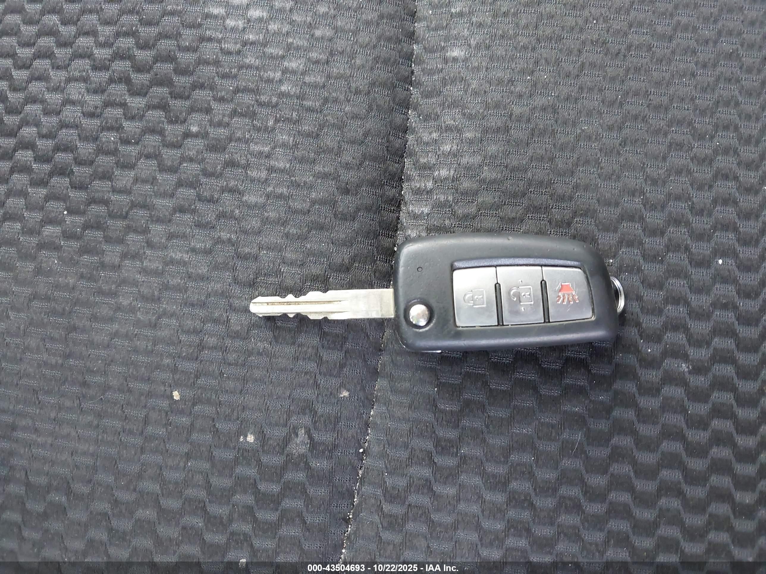 NISSAN ROGUE image 11