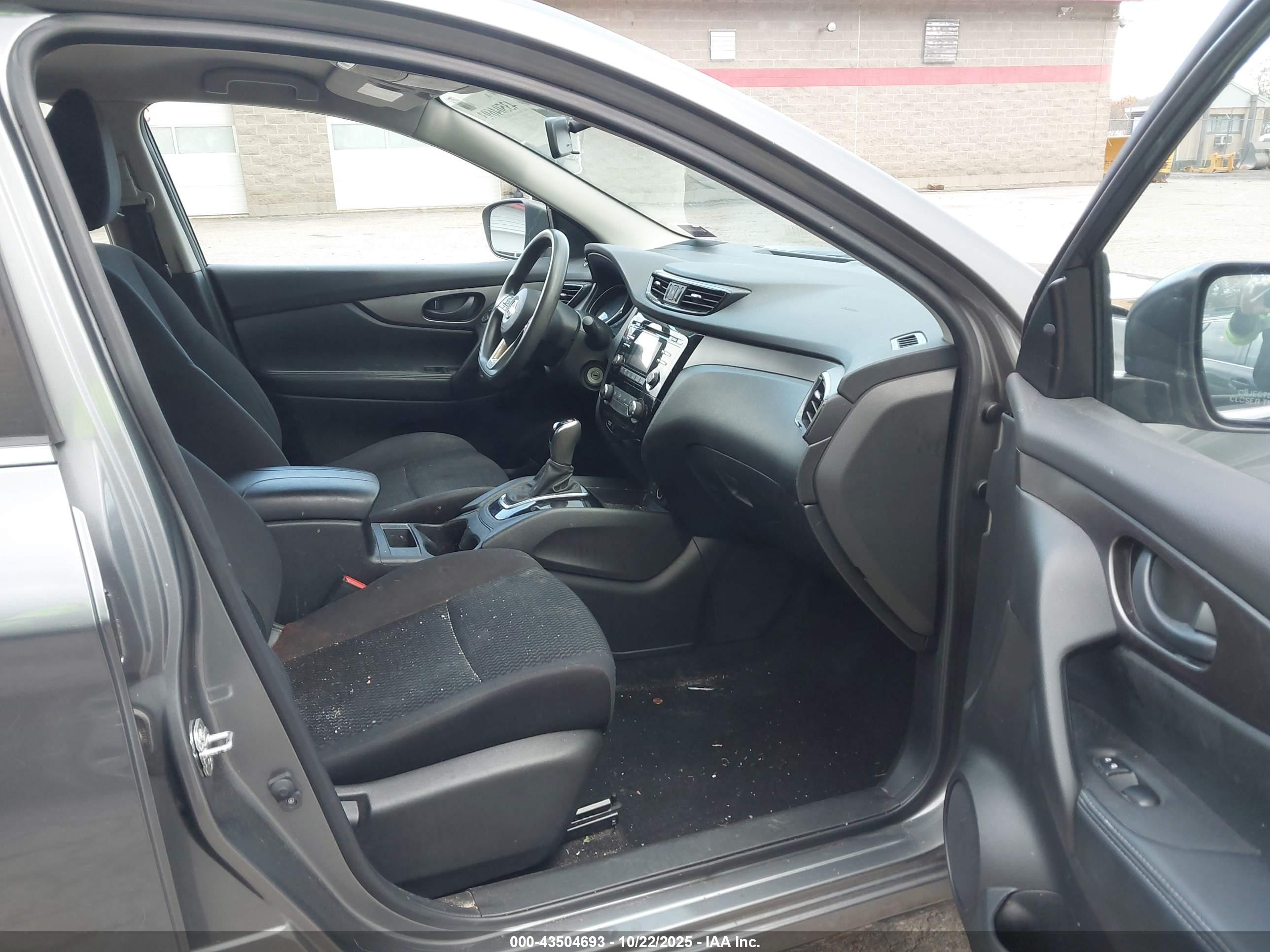 NISSAN ROGUE image 5