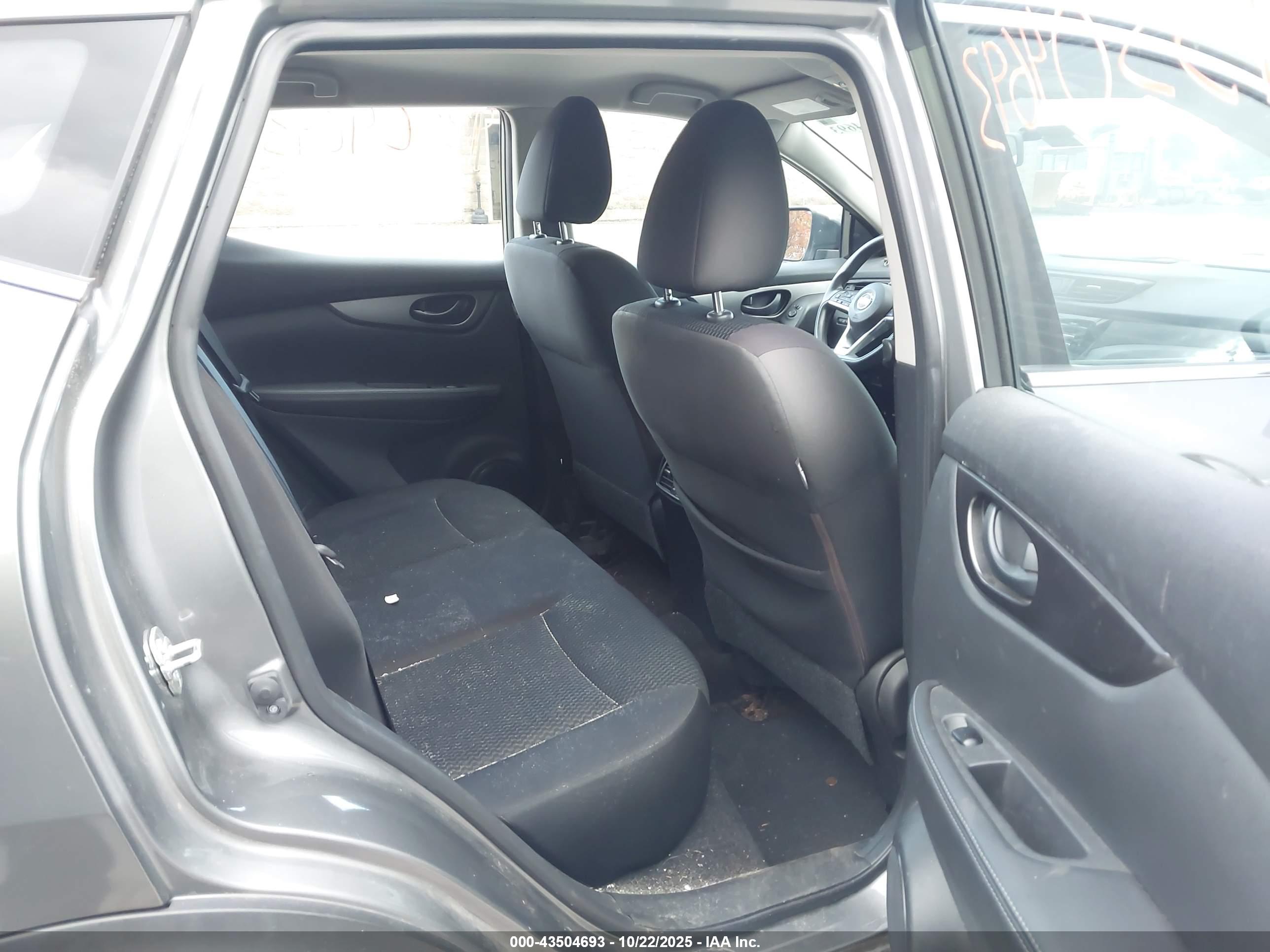 NISSAN ROGUE image 8