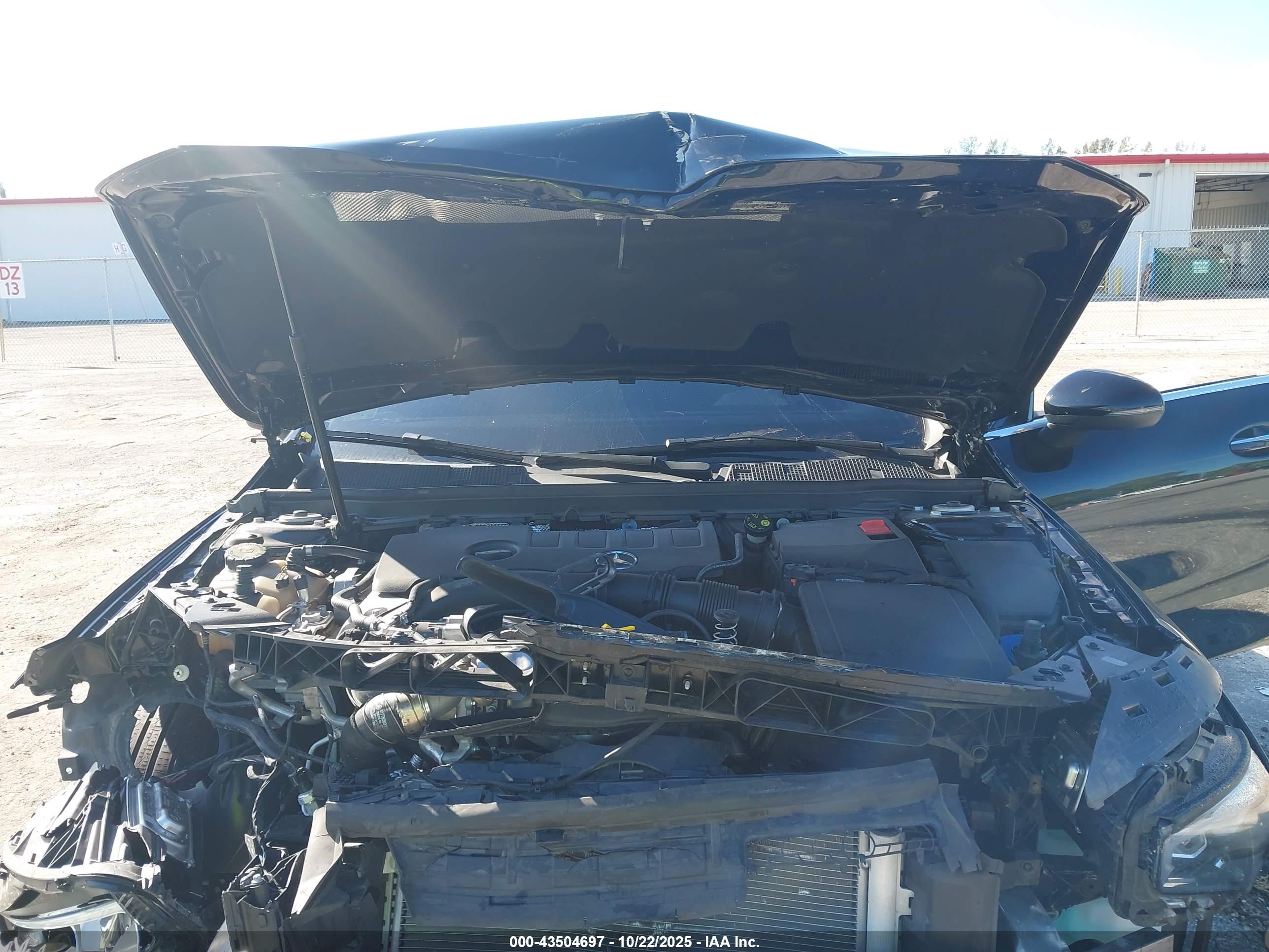 MERCEDES-BENZ CLA image 10