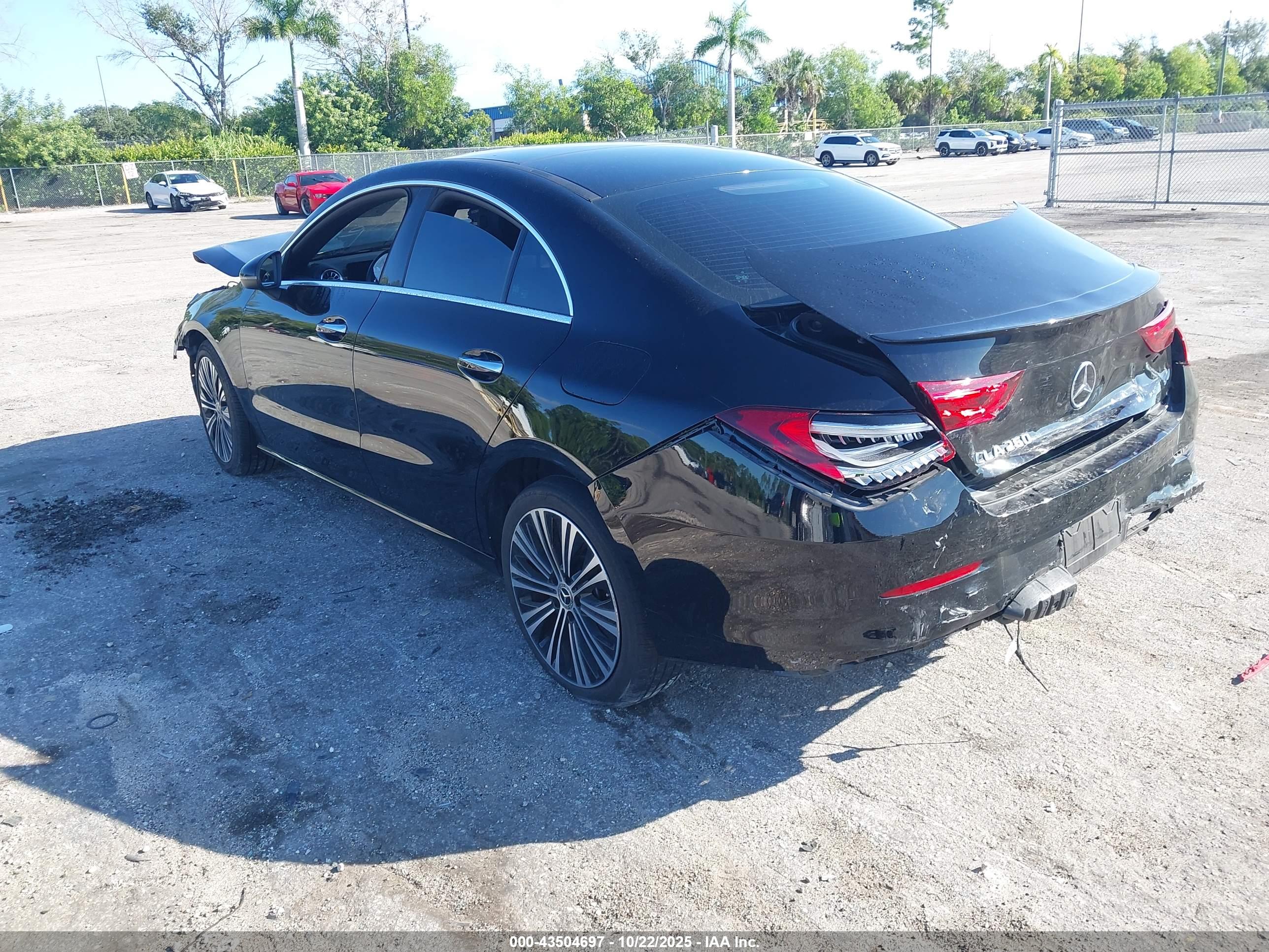 MERCEDES-BENZ CLA image 3