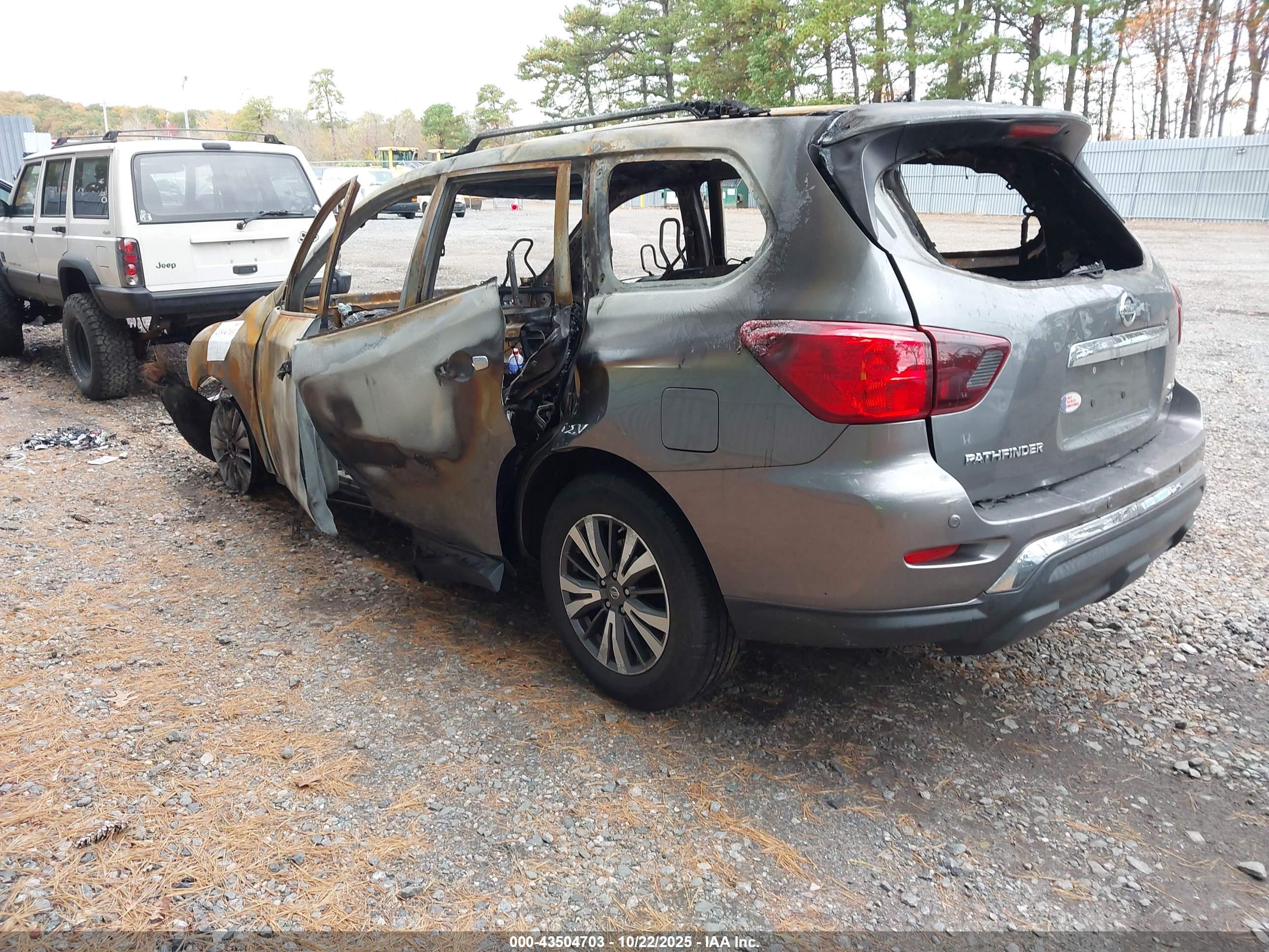 NISSAN PATHFINDER image 3