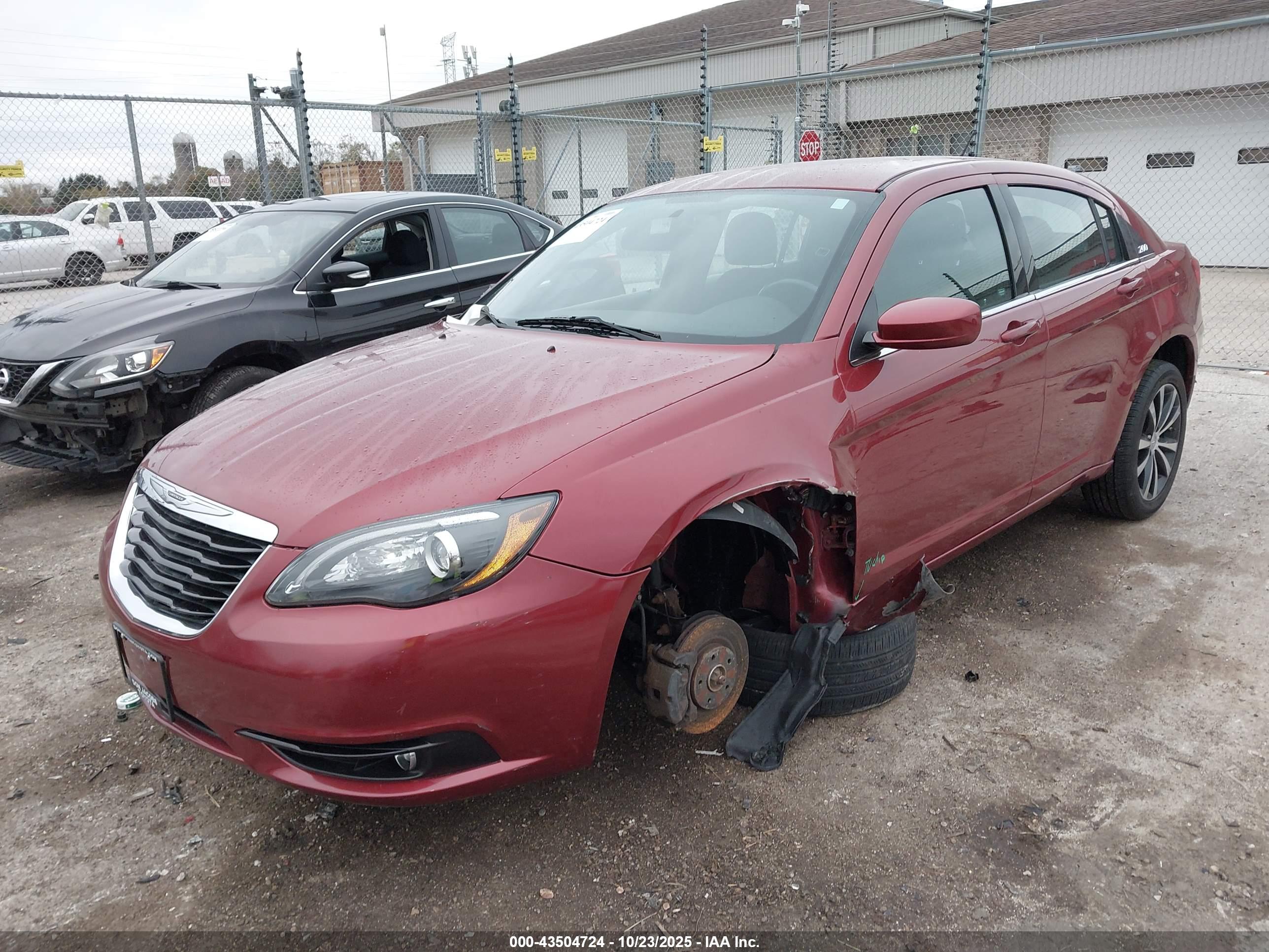 CHRYSLER 200 image 2