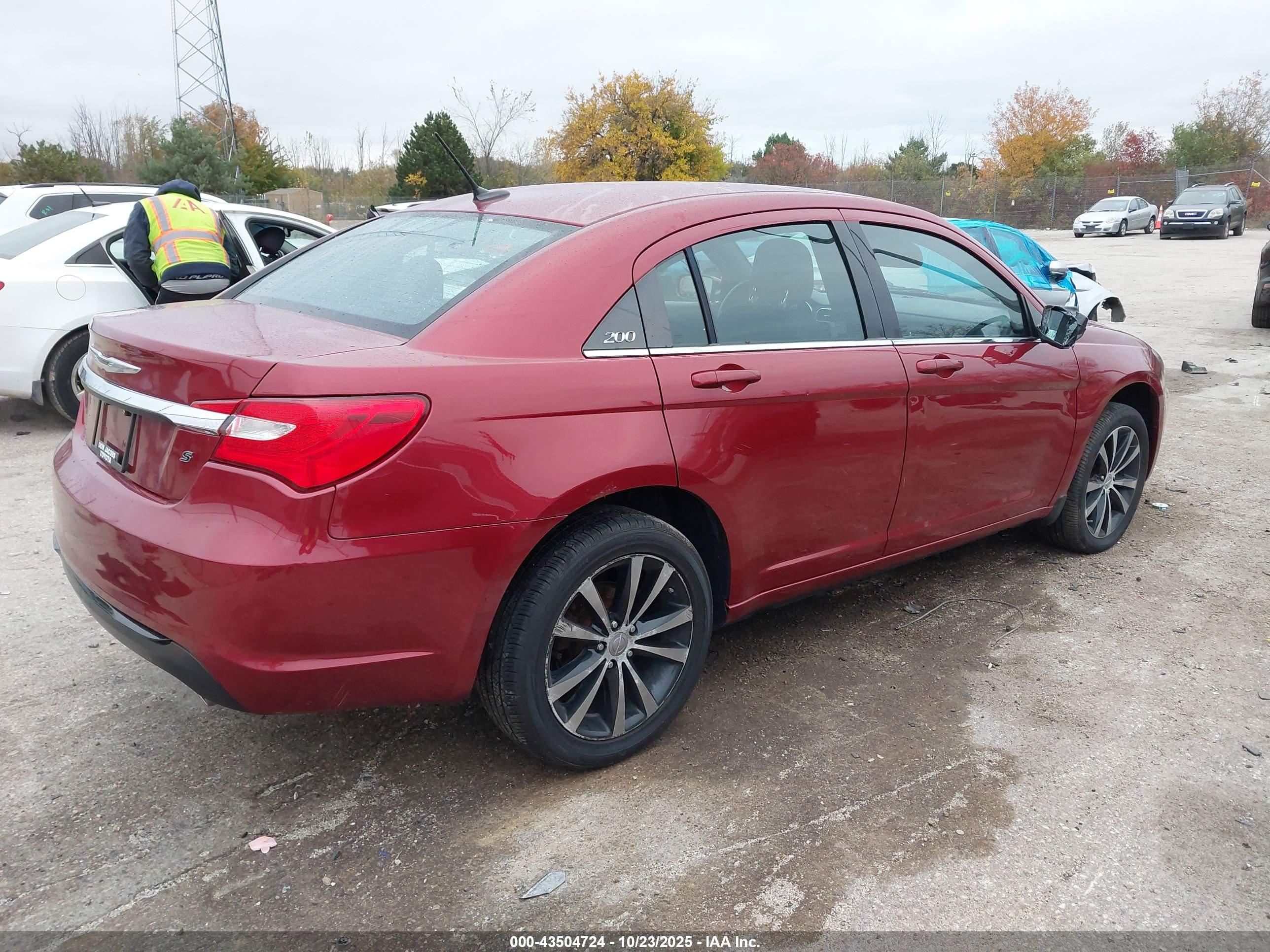 CHRYSLER 200 image 4