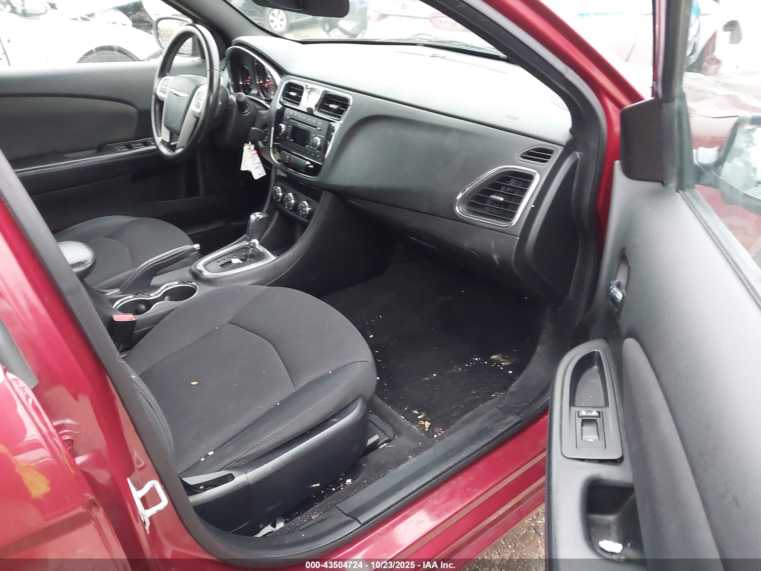 CHRYSLER 200 image 5