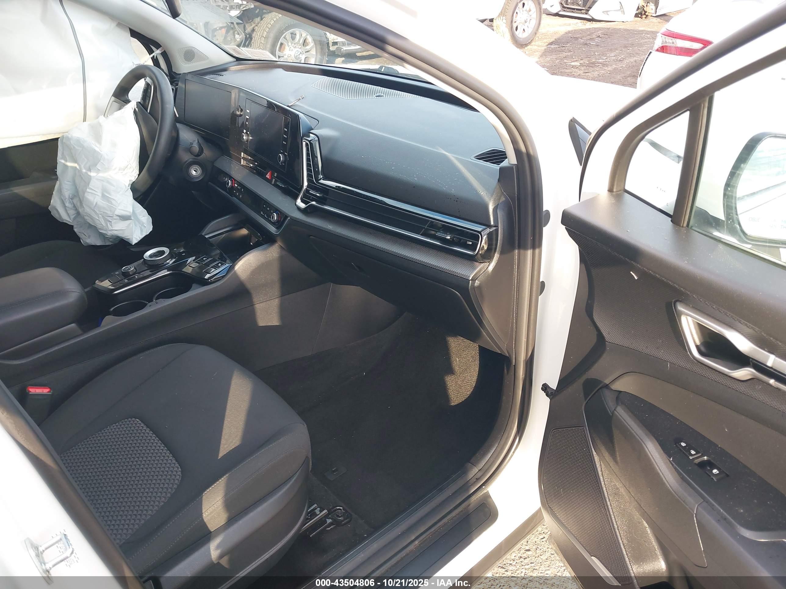 KIA SPORTAGE image 5