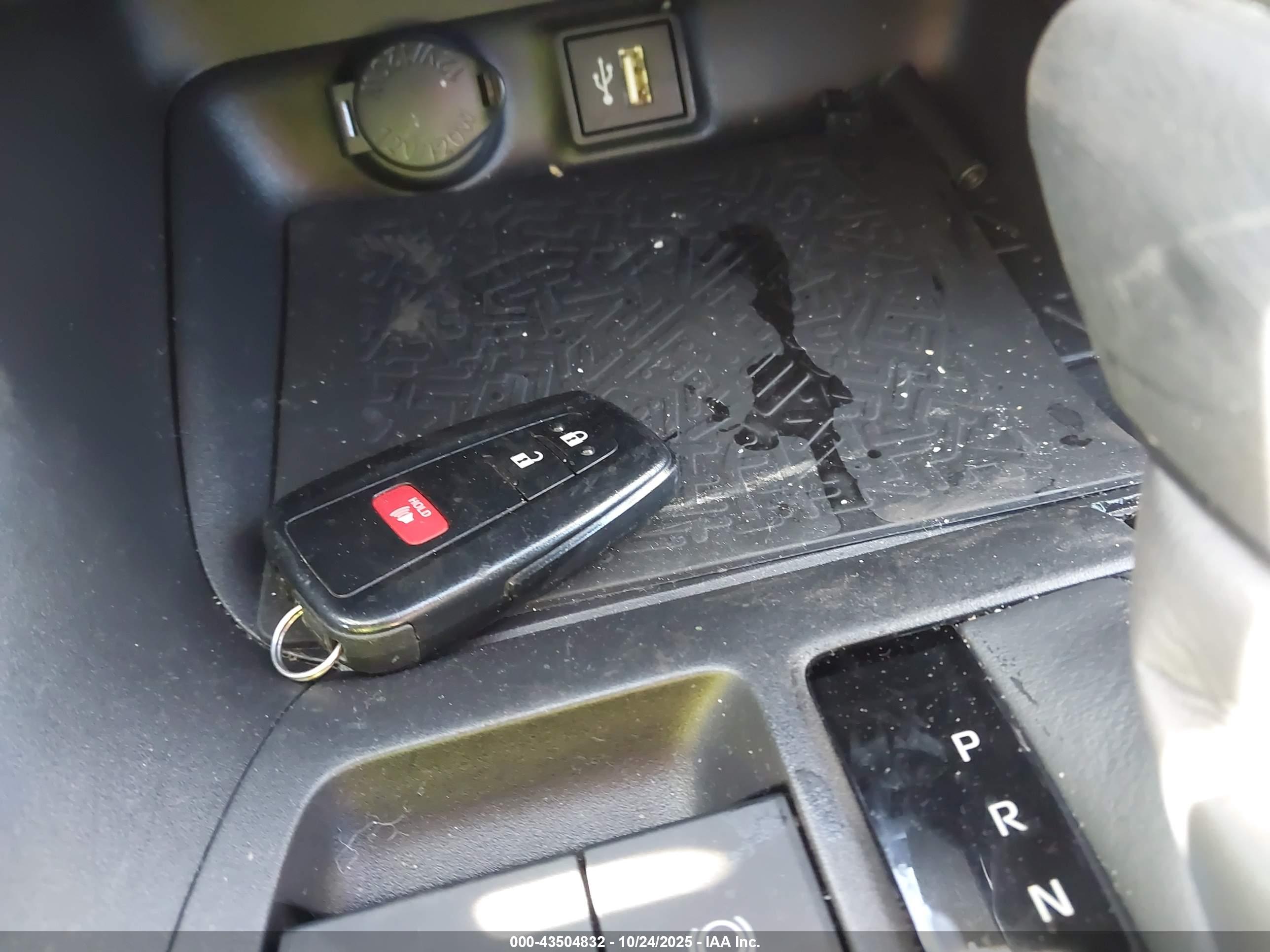 TOYOTA RAV4 image 11