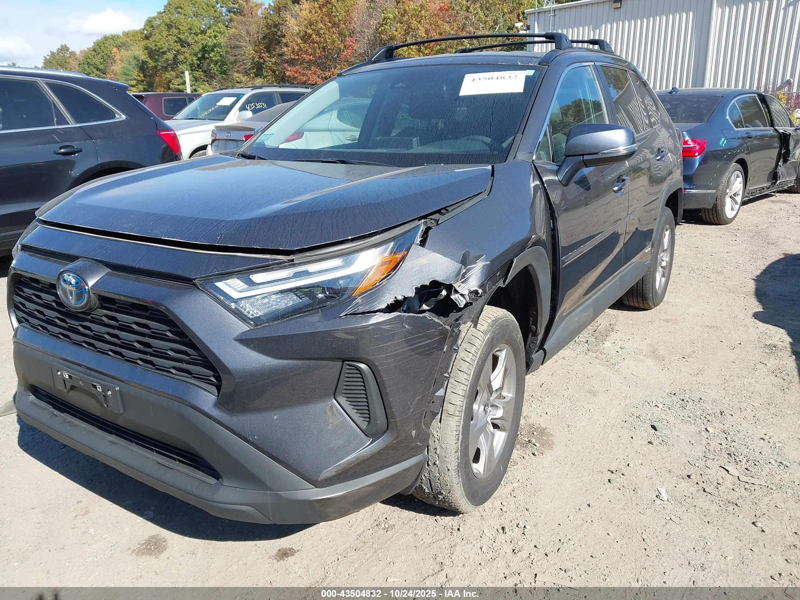 TOYOTA RAV4 image 2