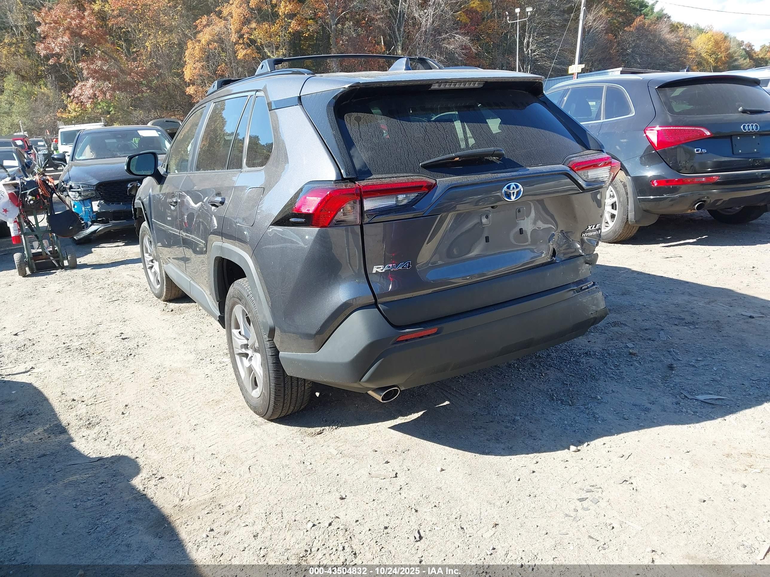 TOYOTA RAV4 image 3