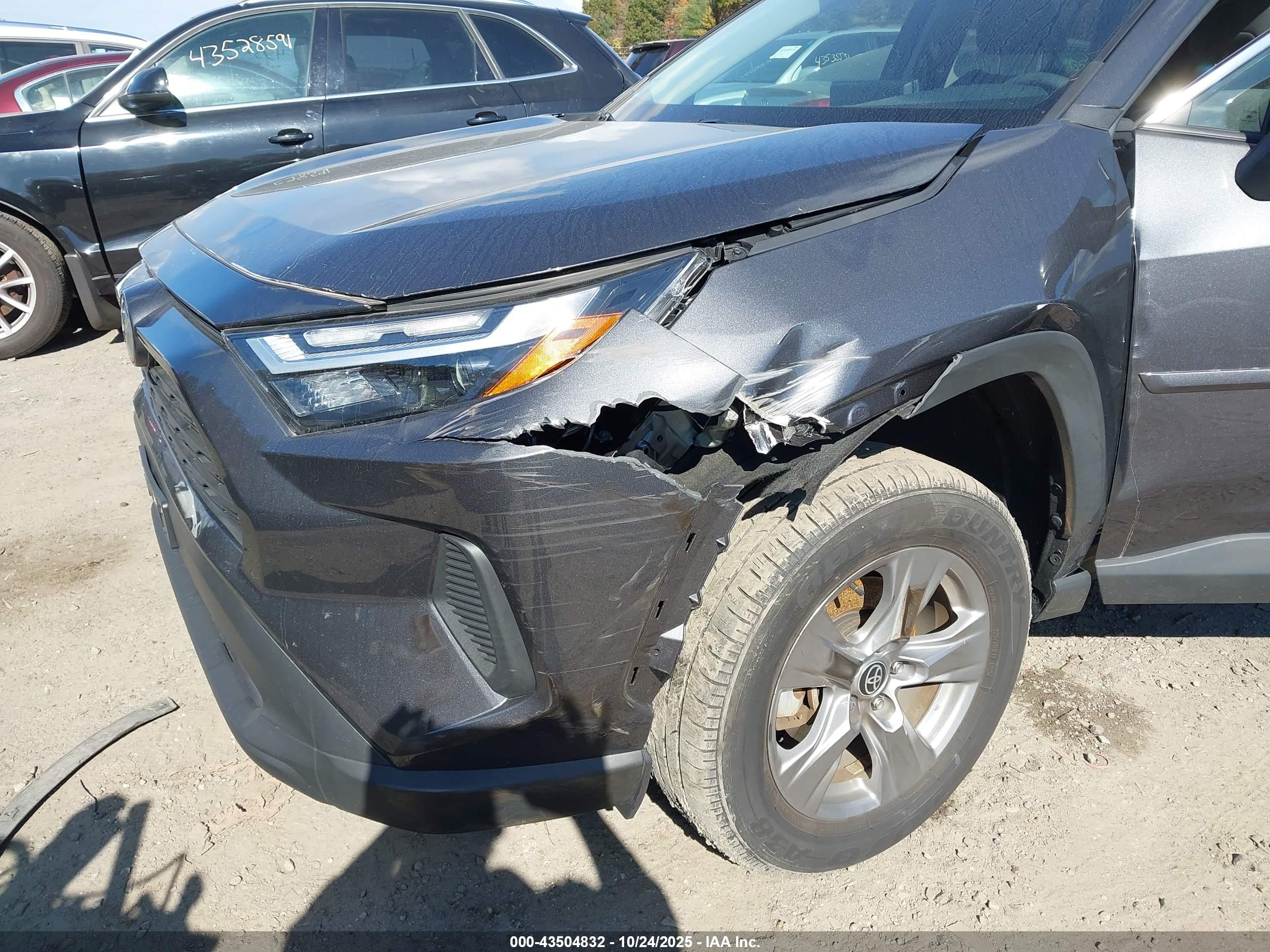 TOYOTA RAV4 image 6