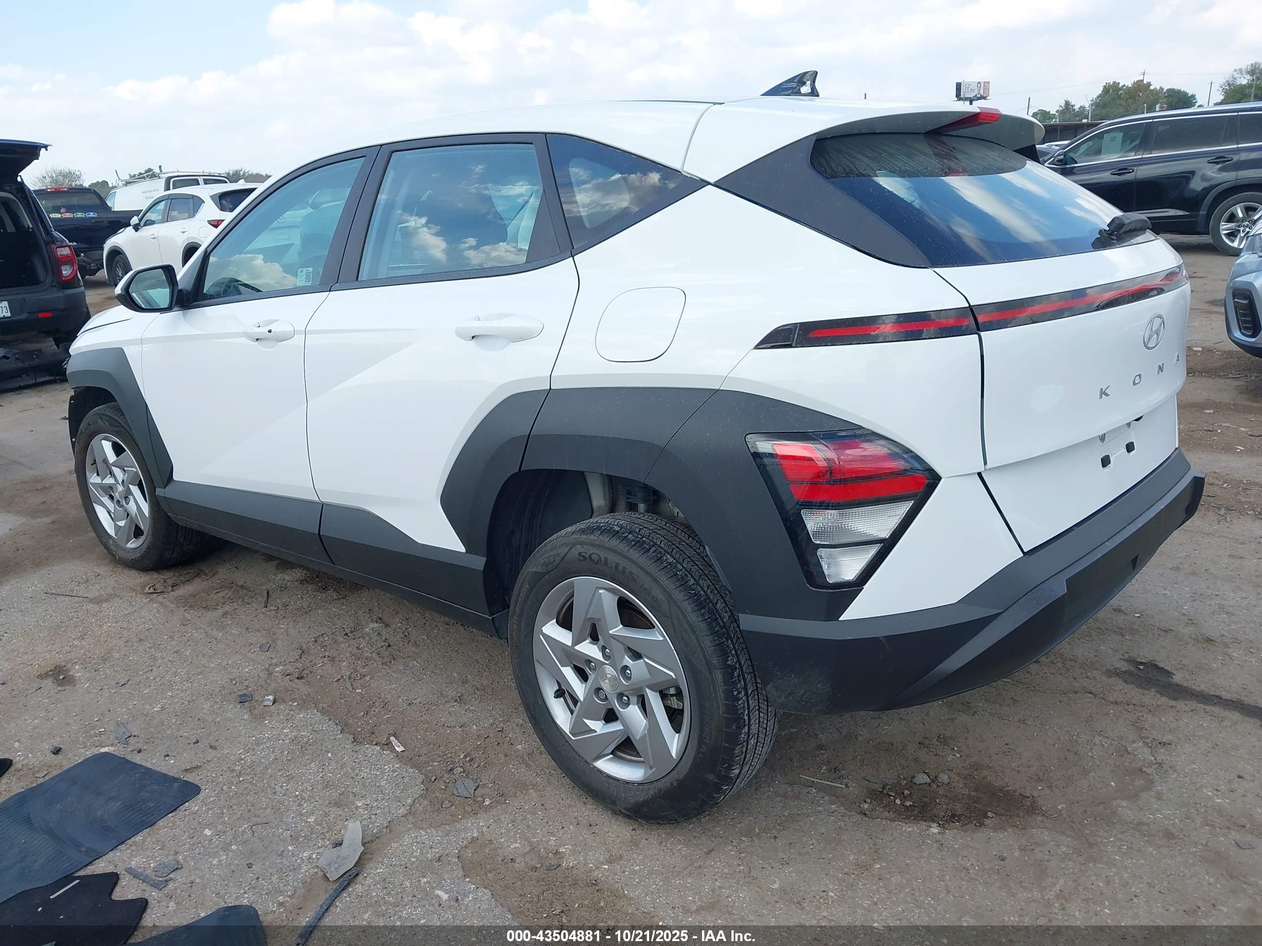HYUNDAI KONA image 3