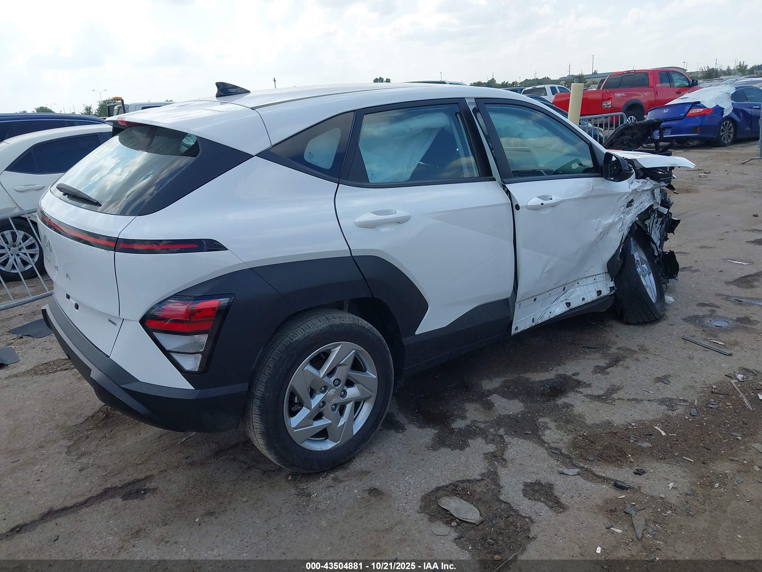 HYUNDAI KONA image 4