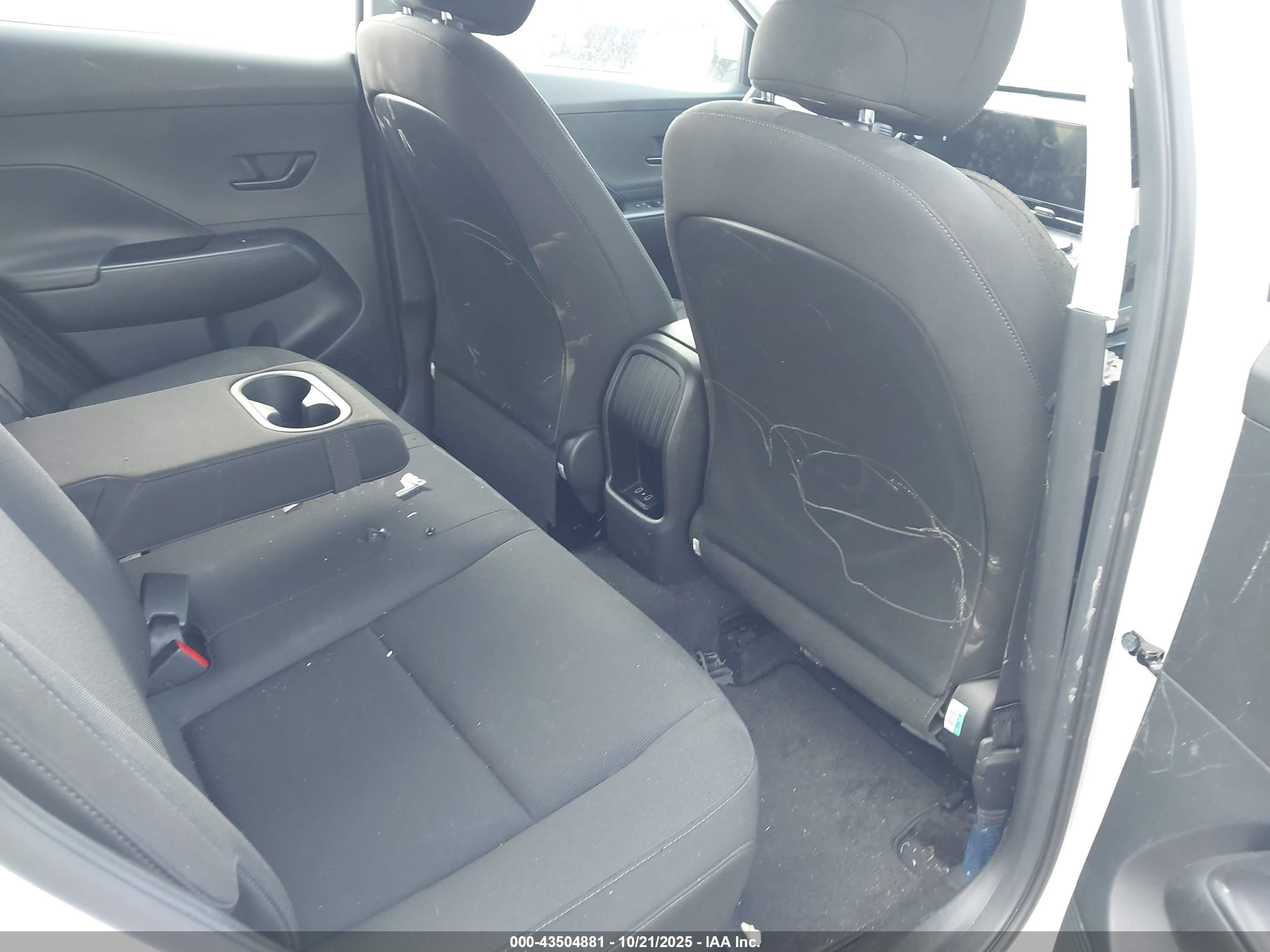 HYUNDAI KONA image 8