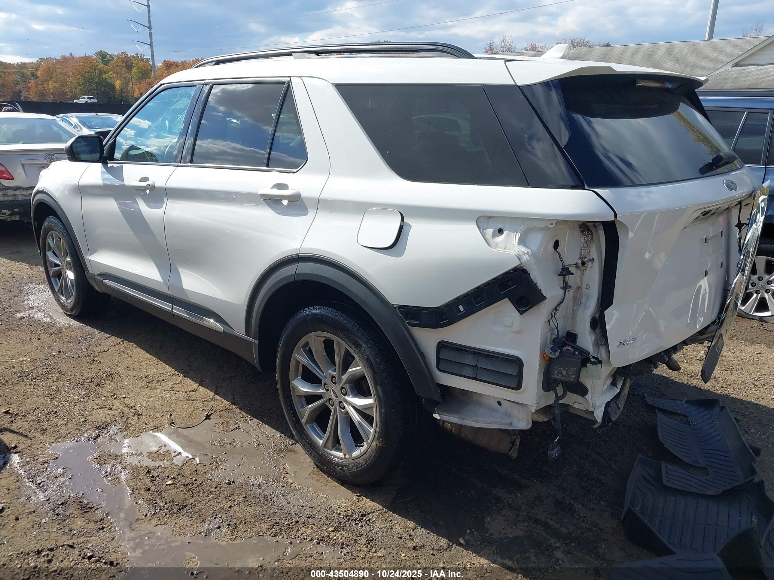 FORD EXPLORER image 3