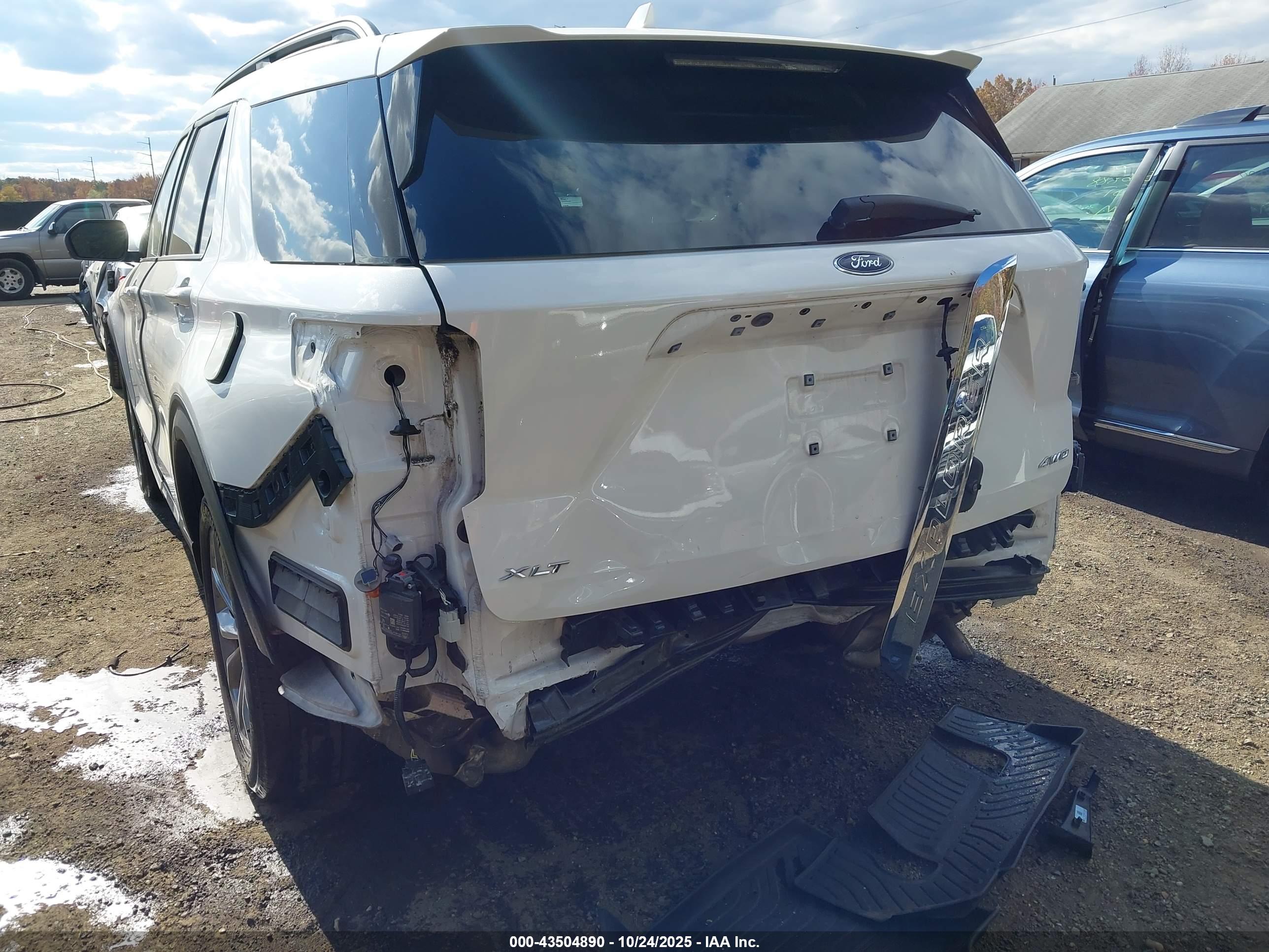 FORD EXPLORER image 6