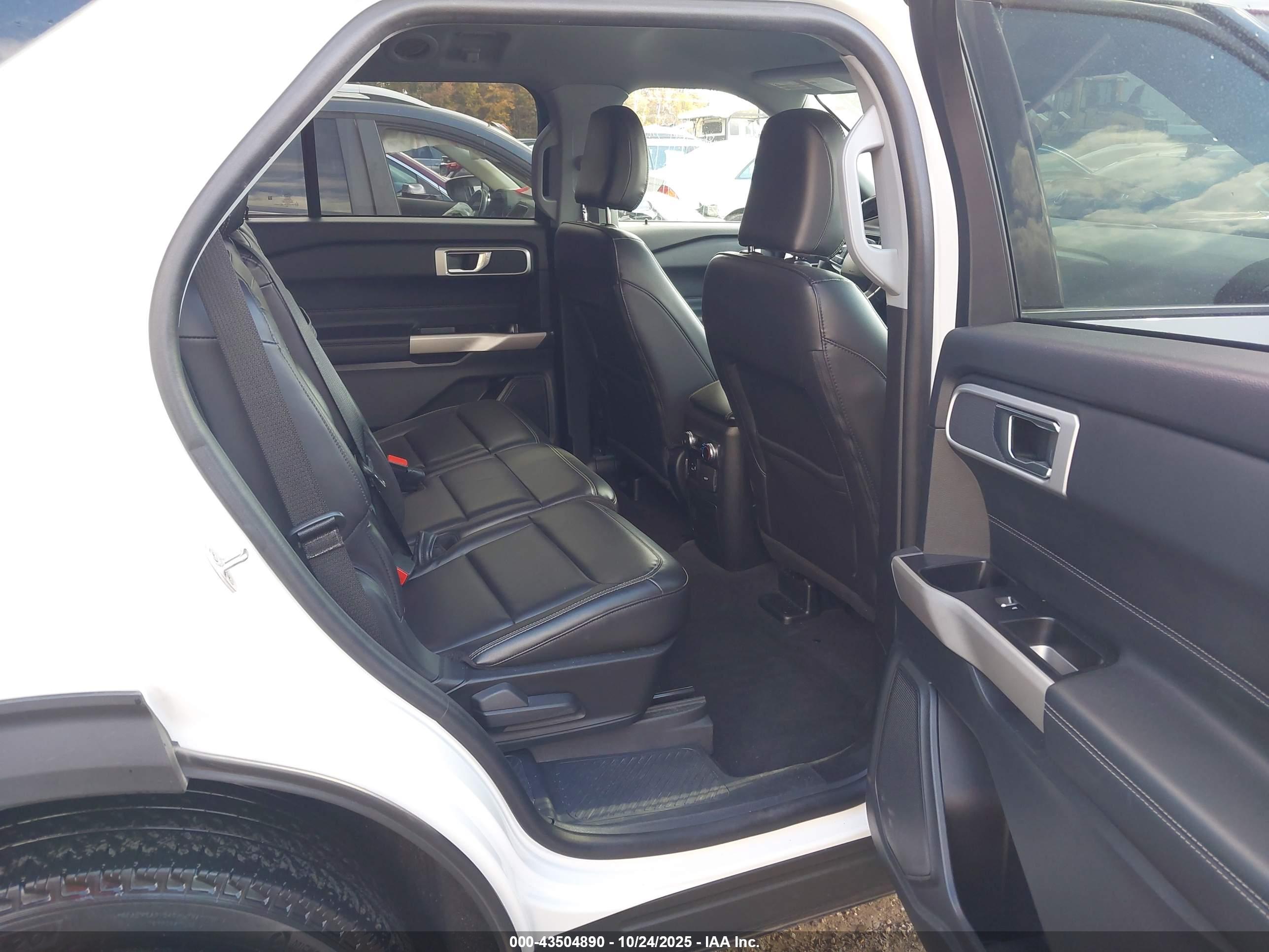 FORD EXPLORER image 8