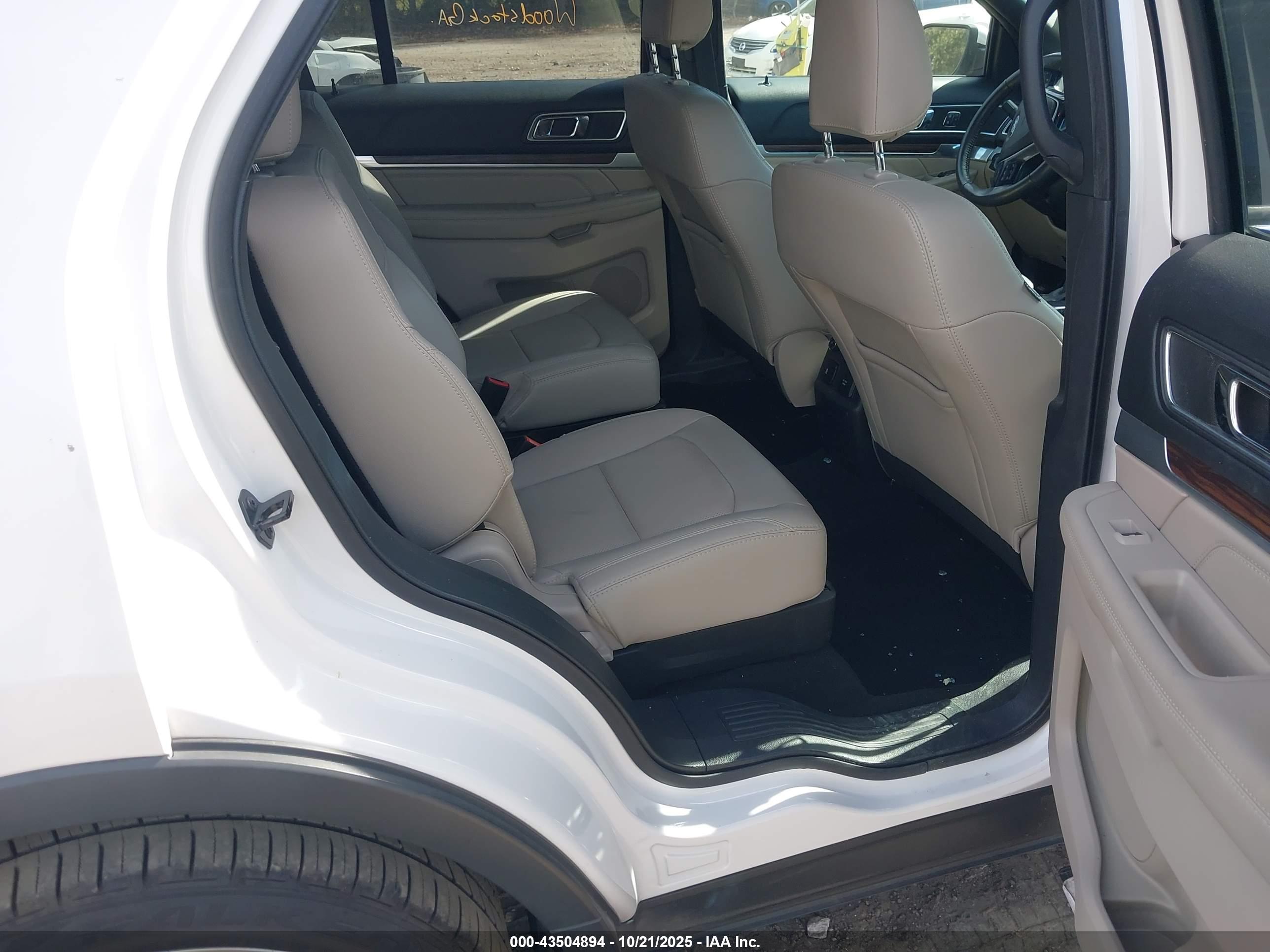 FORD EXPLORER image 8