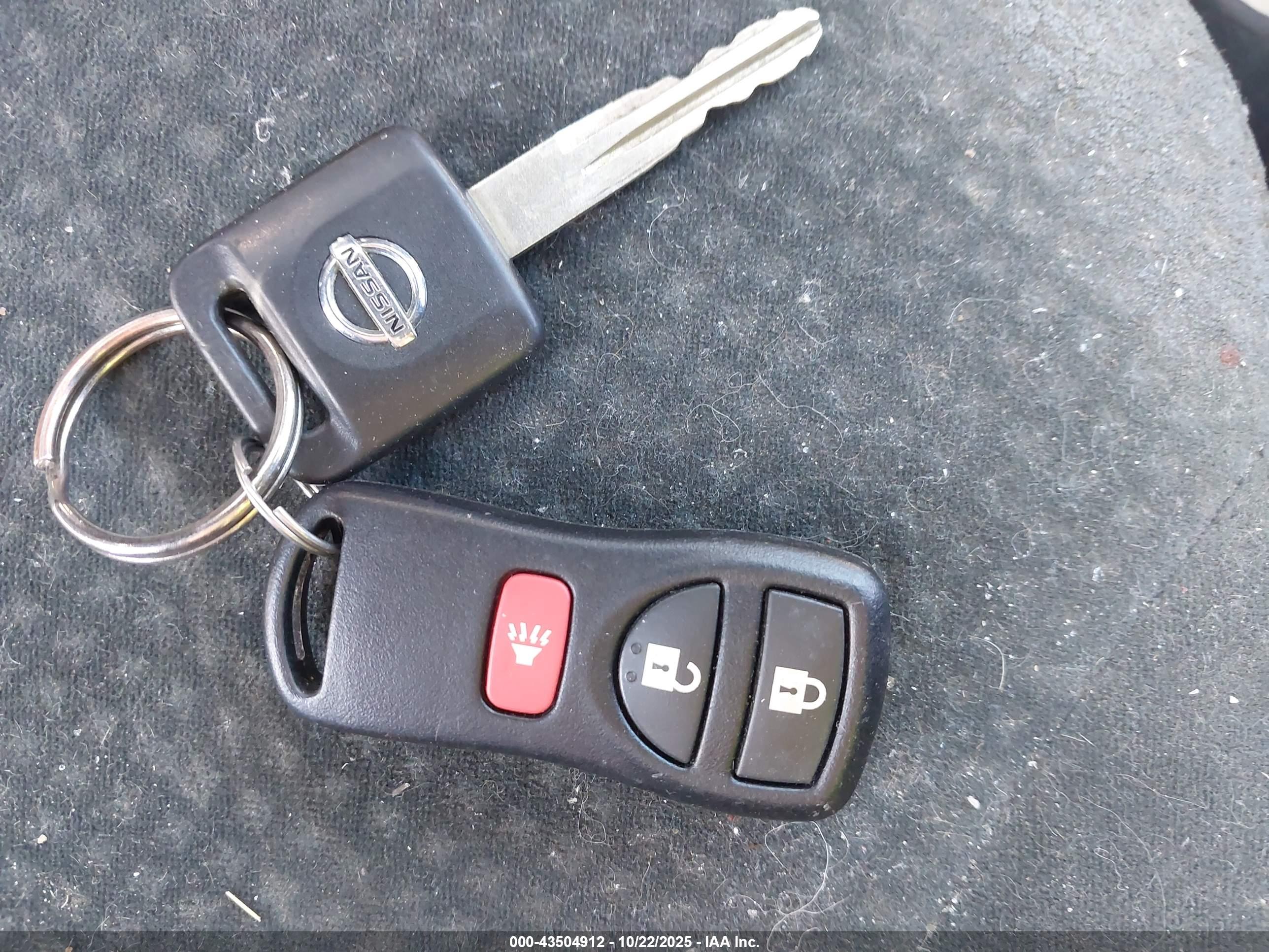 NISSAN VERSA image 11