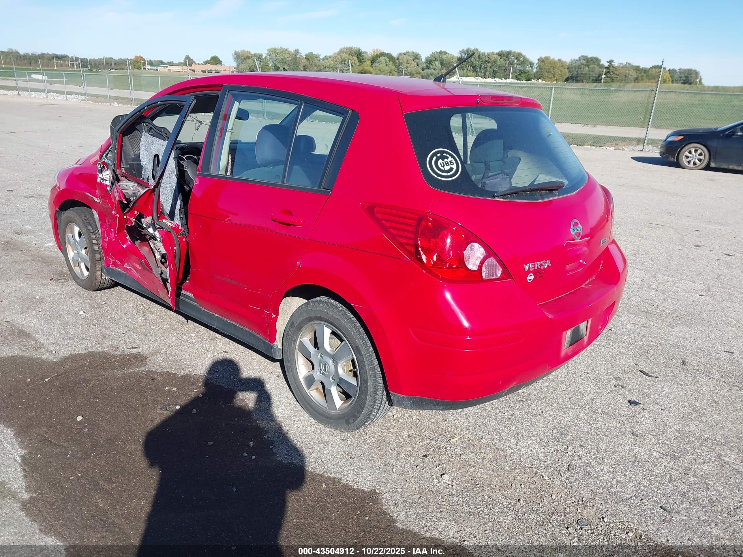 NISSAN VERSA image 3