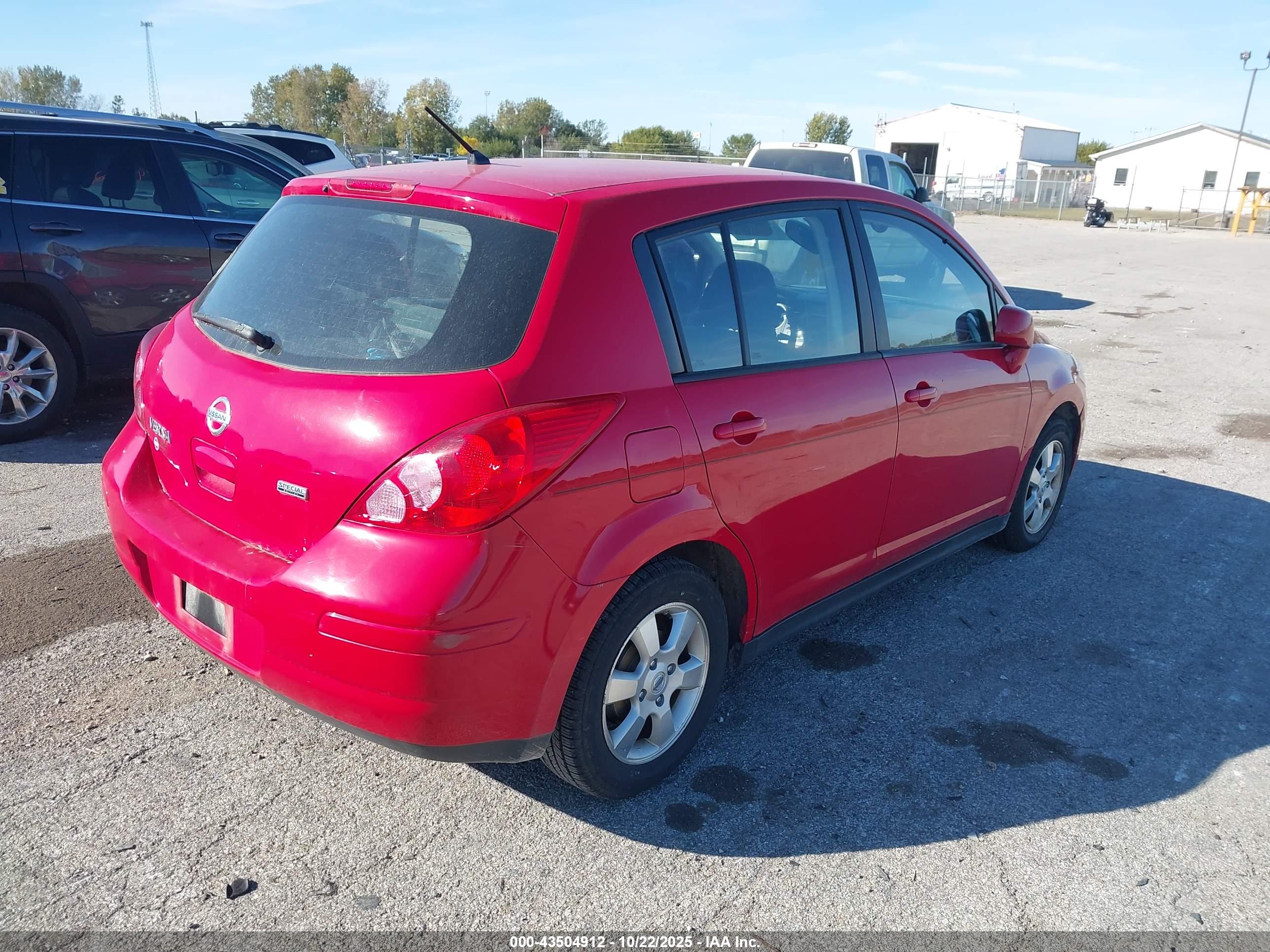 NISSAN VERSA image 4