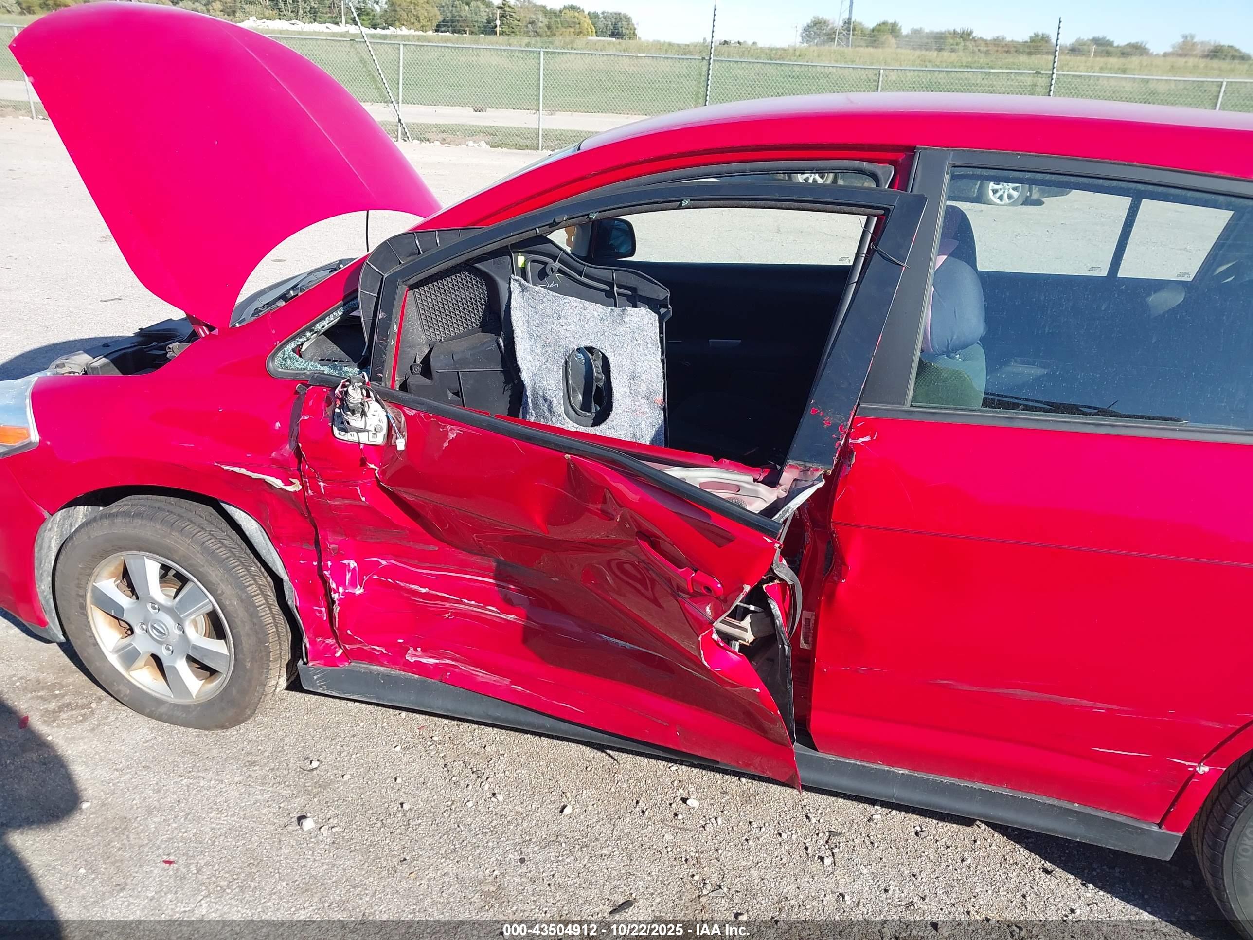 NISSAN VERSA image 6