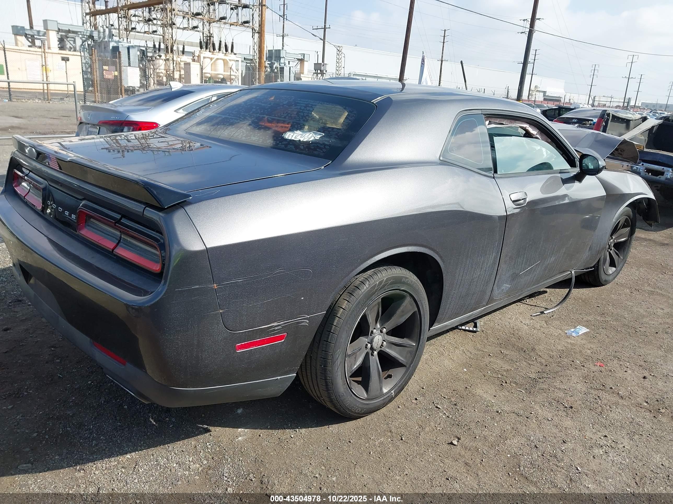DODGE CHALLENGER image 4