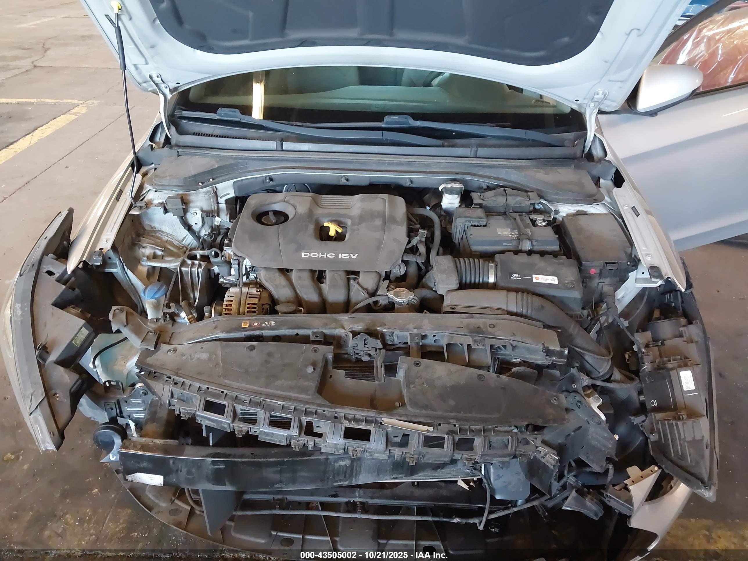 HYUNDAI ELANTRA image 10
