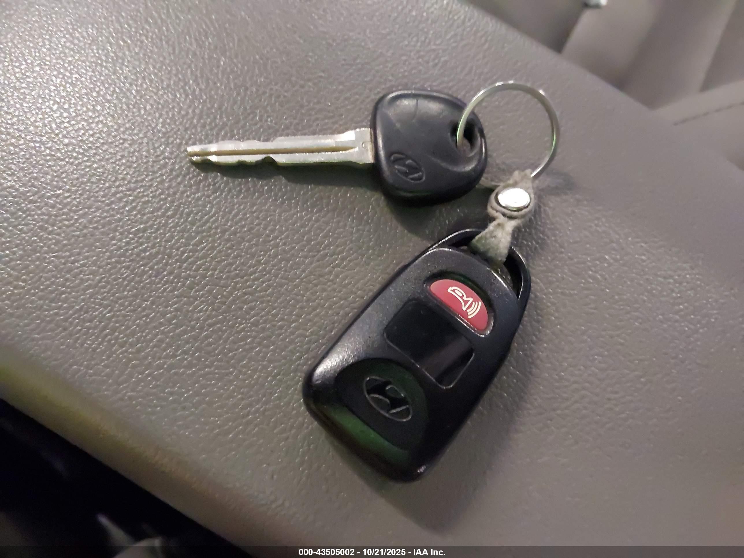 HYUNDAI ELANTRA image 11