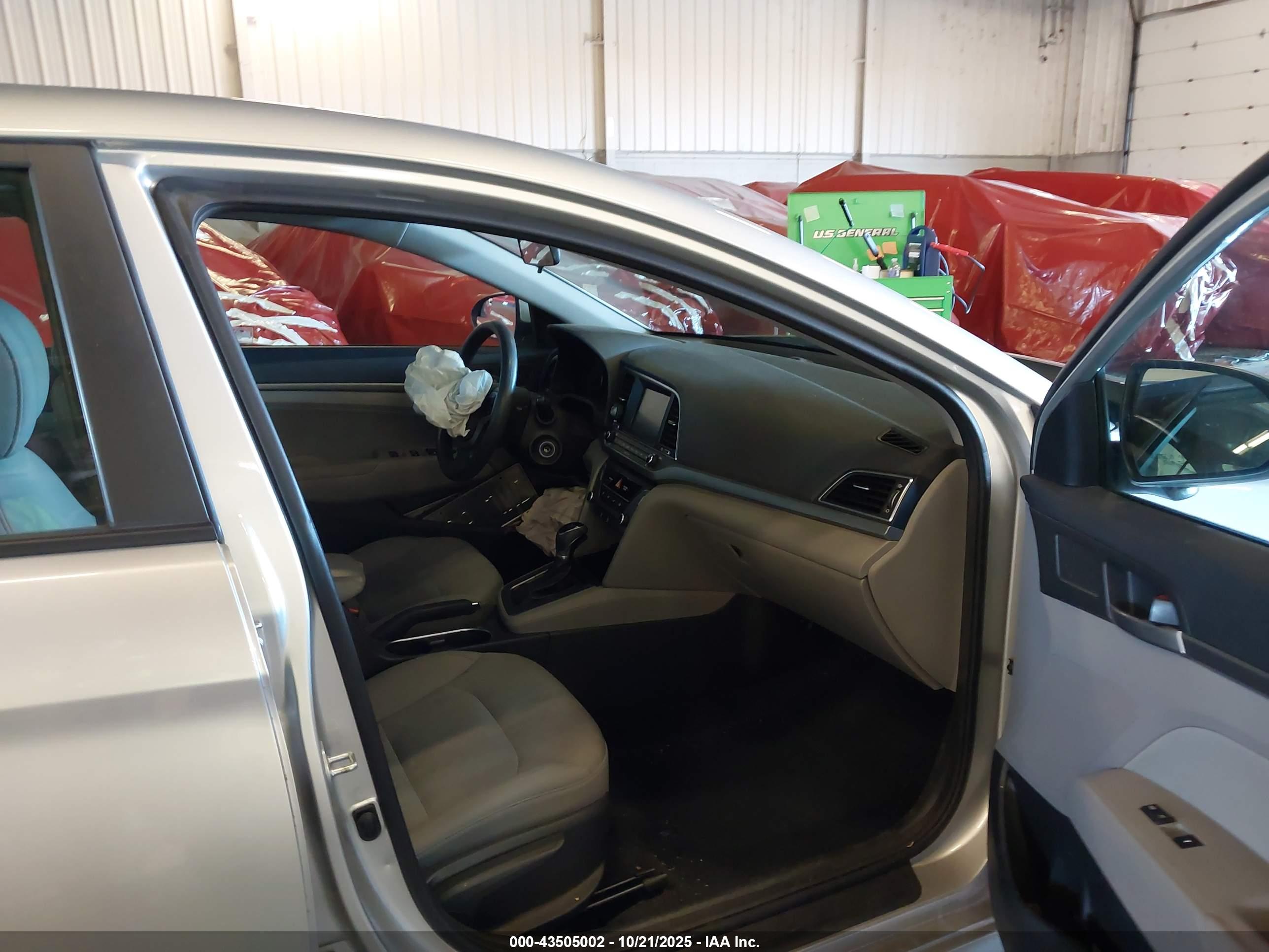 HYUNDAI ELANTRA image 5