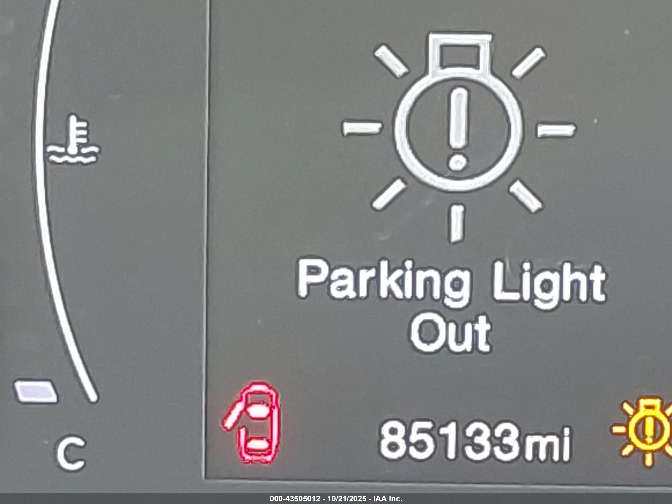 JEEP RENEGADE image 7