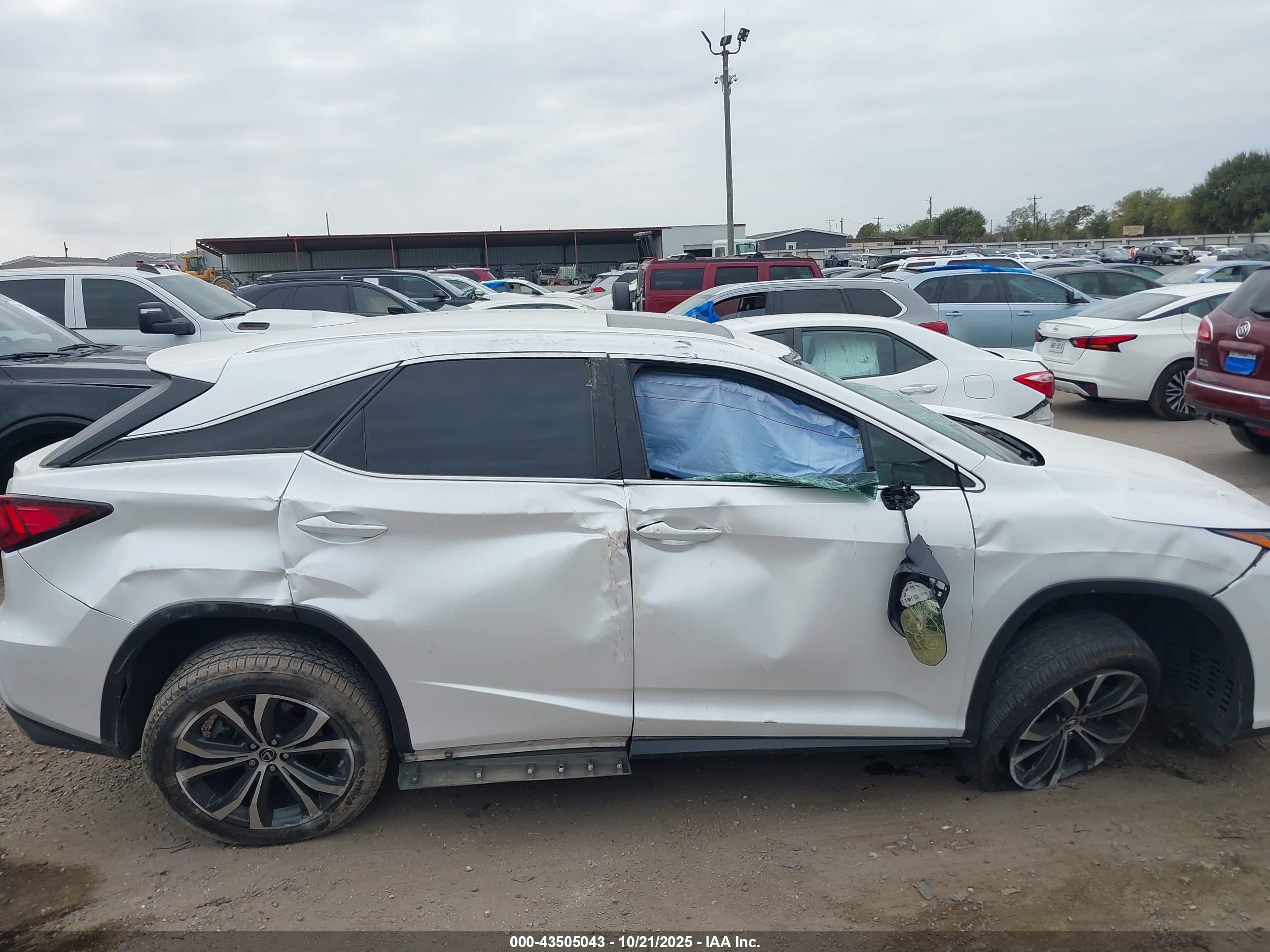 LEXUS RX image 6