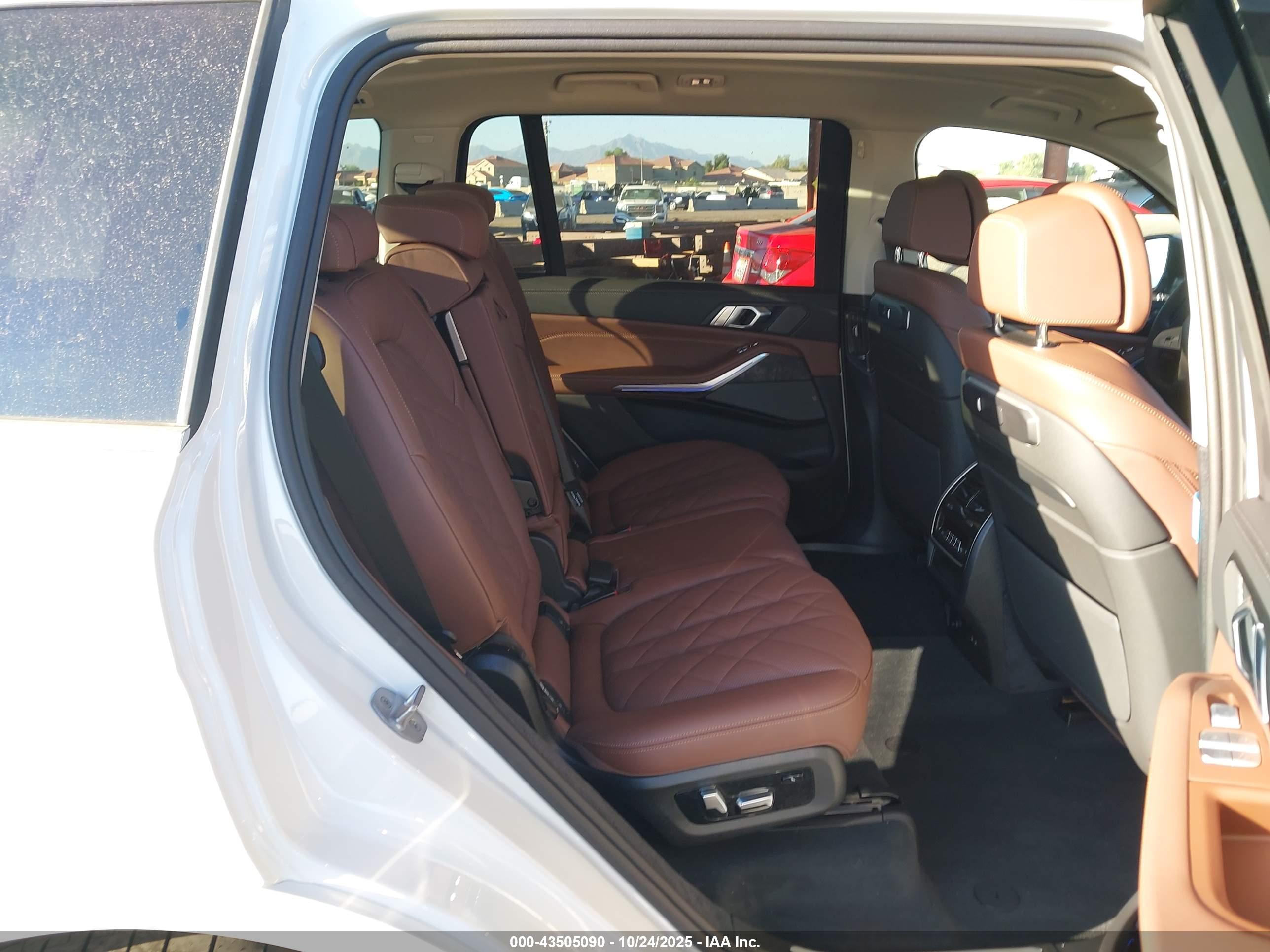 BMW X7 image 8