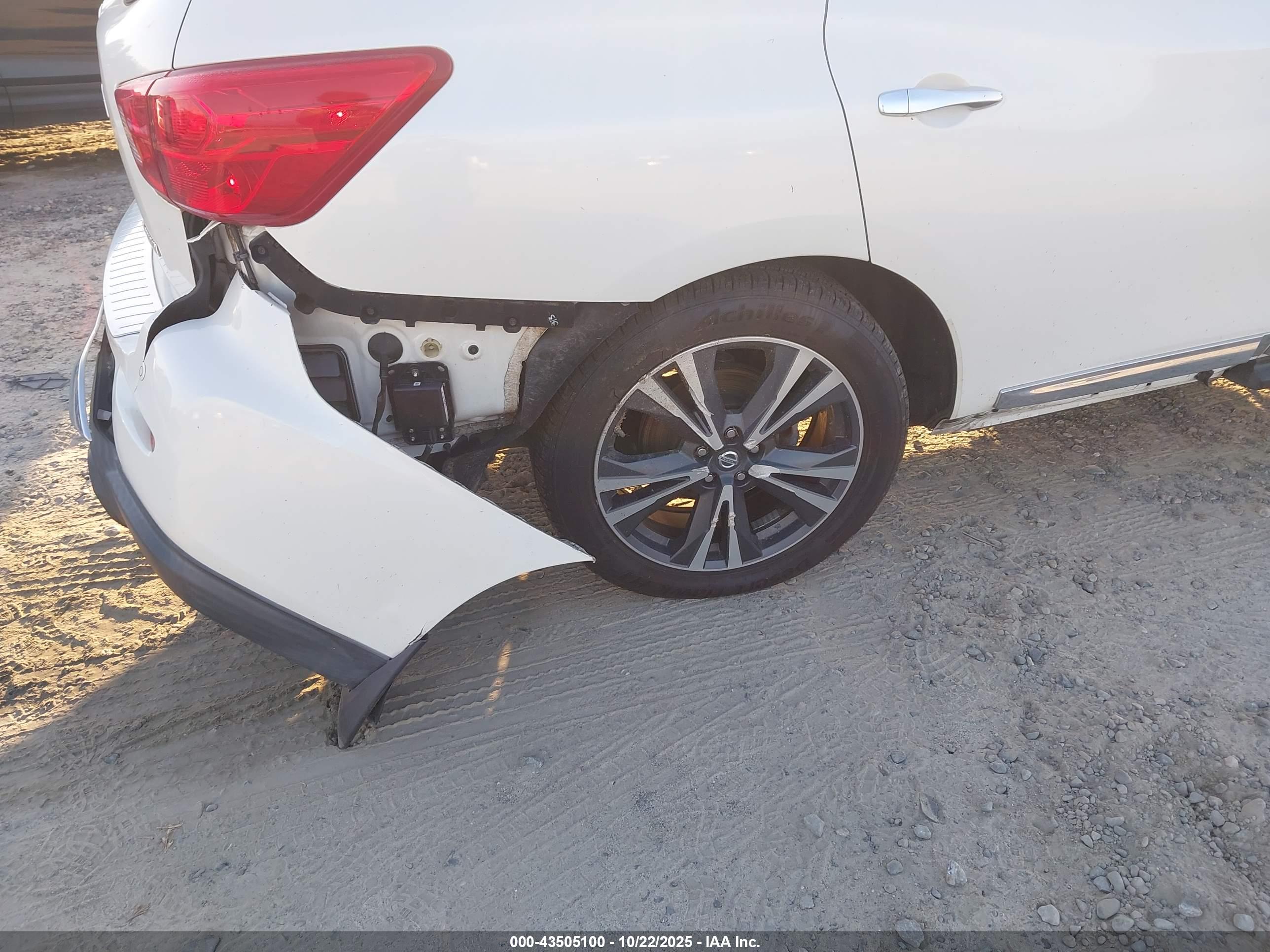 NISSAN PATHFINDER image 6