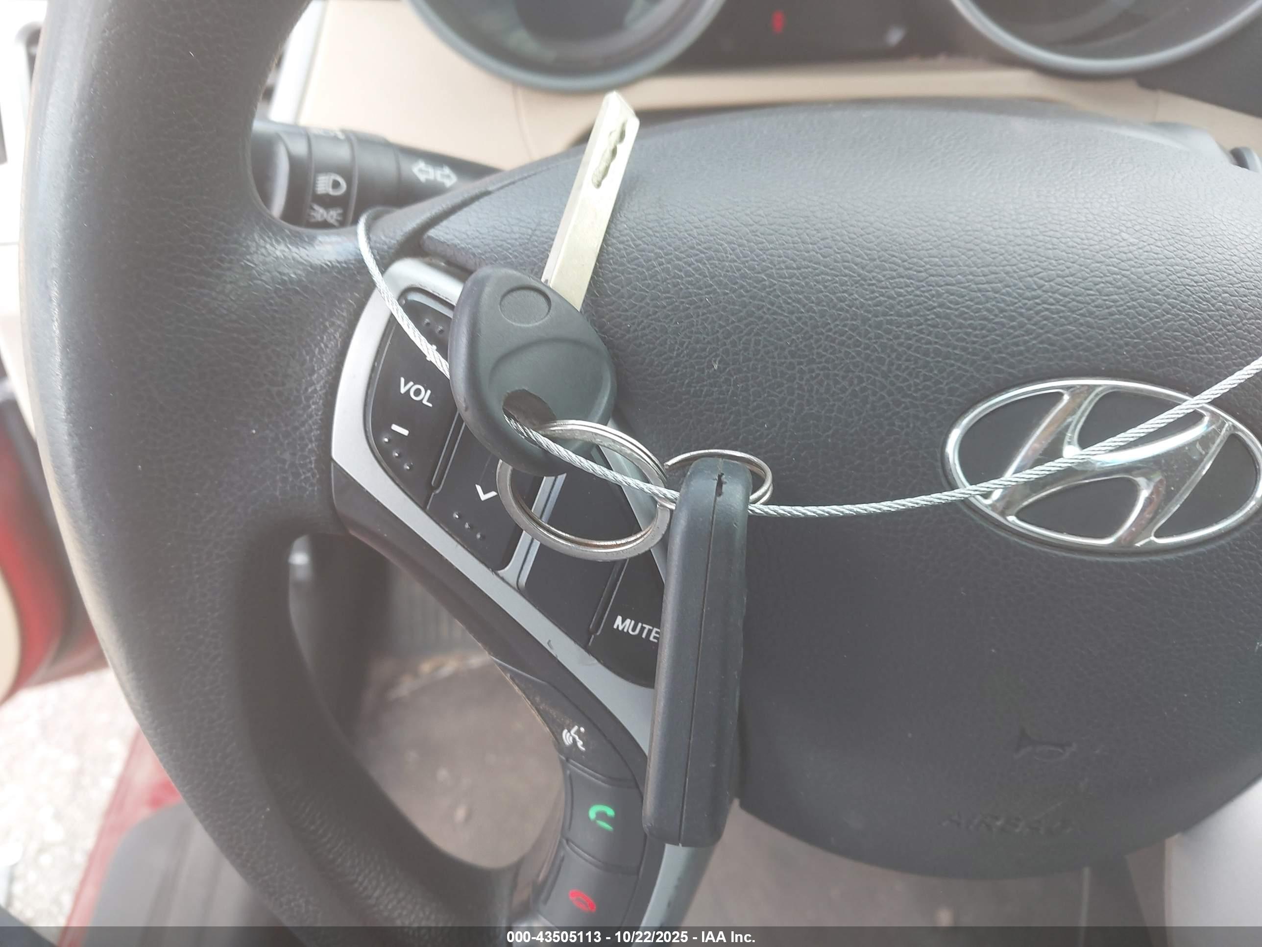 HYUNDAI ELANTRA image 11